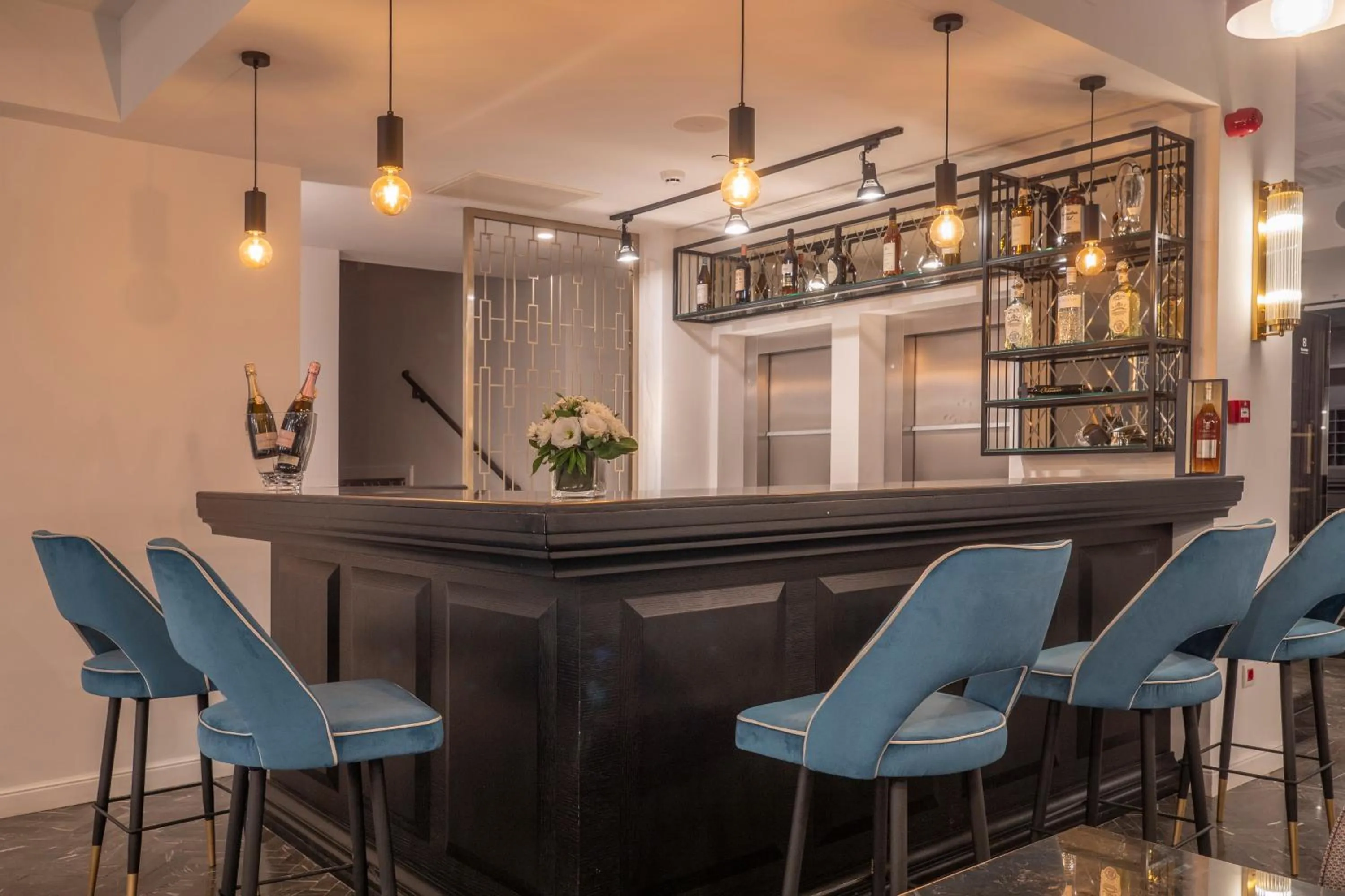 Lounge or bar in Vivid Blue Serenity Resort