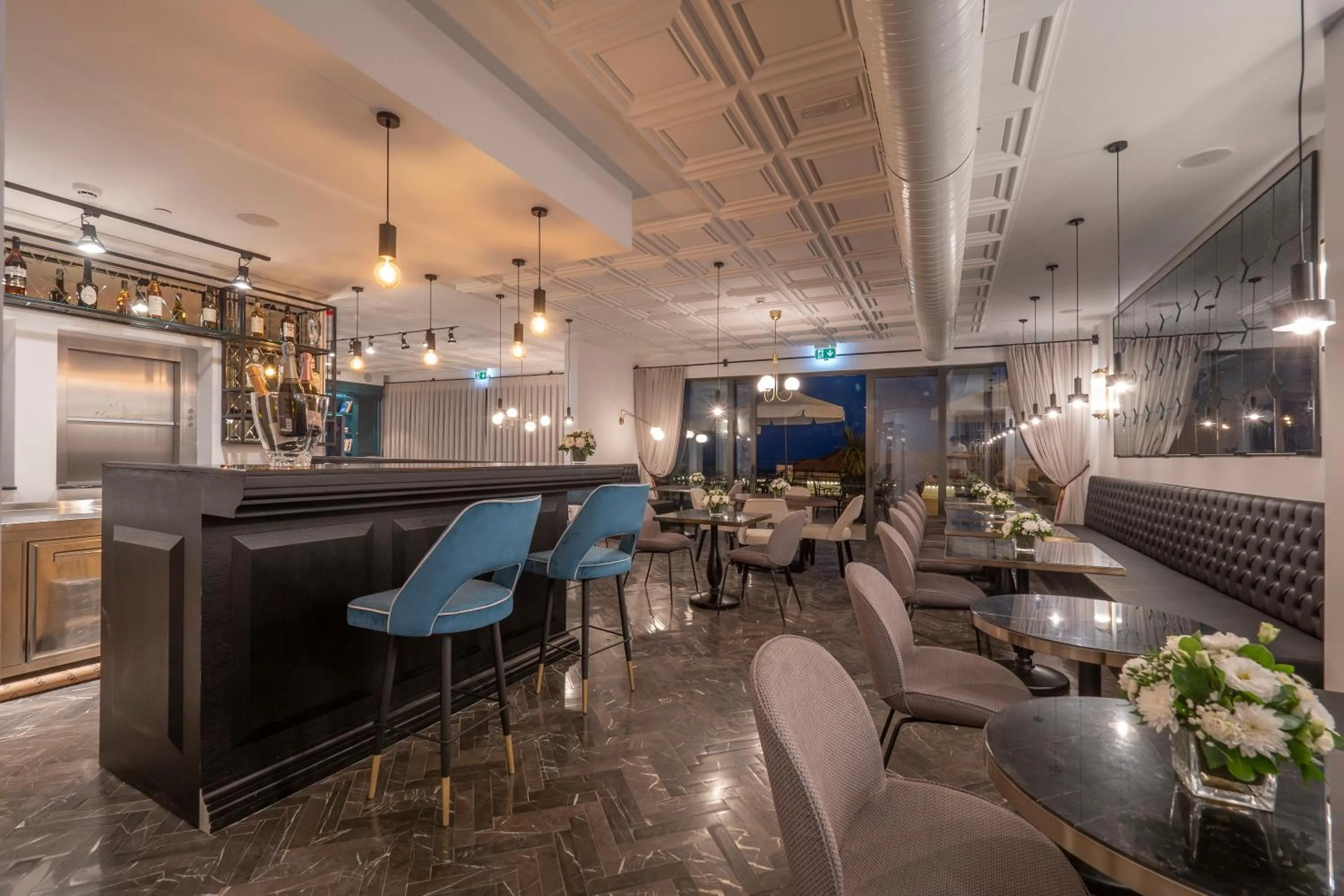 Restaurant/places to eat in Vivid Blue Serenity Resort