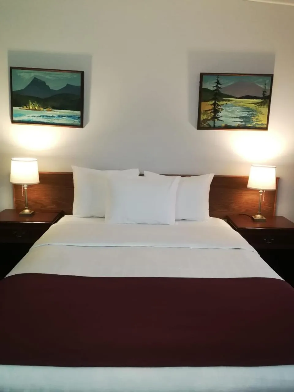 Bed in Sundowner Motel