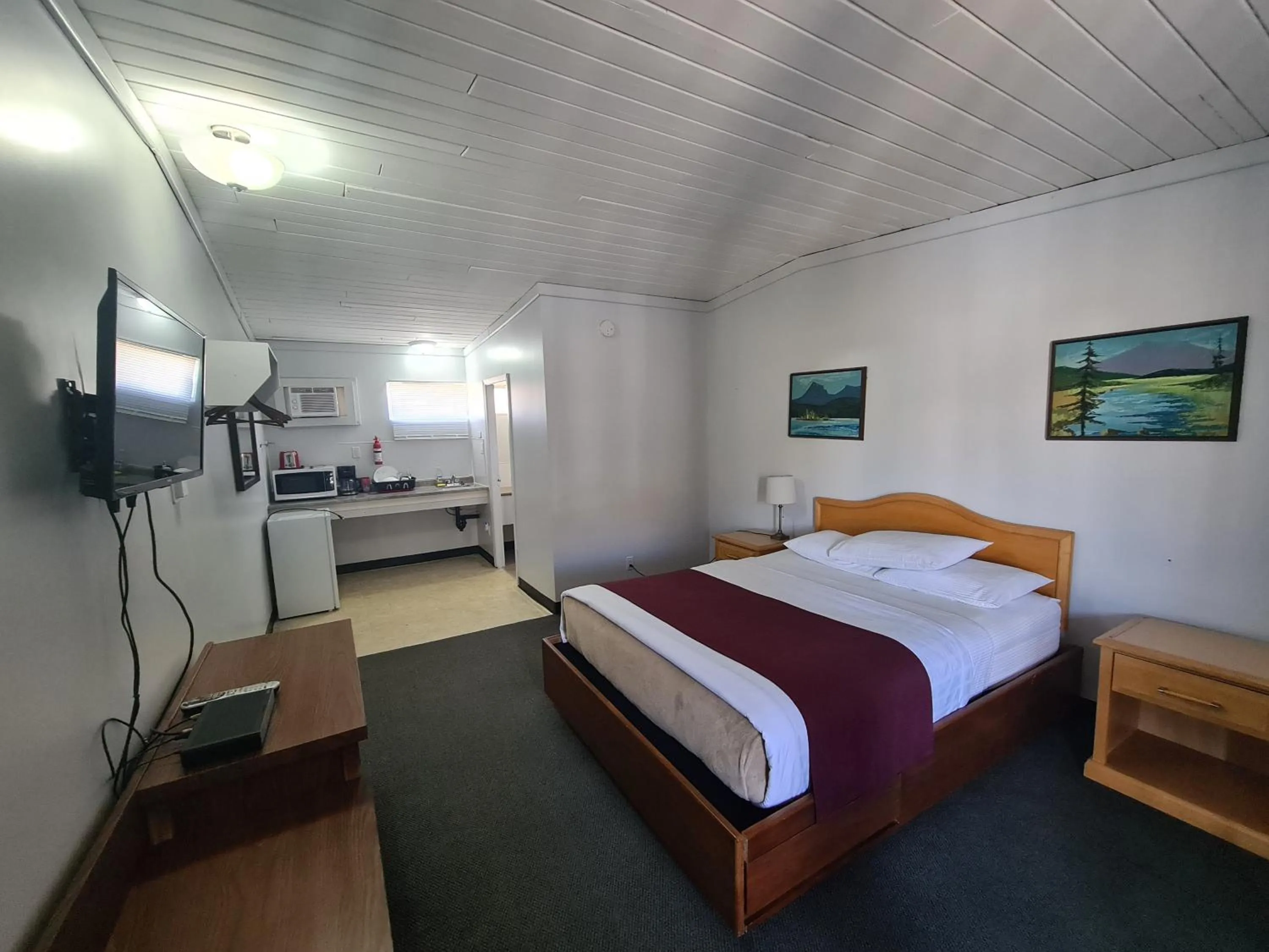 Photo of the whole room, Bed in Sundowner Motel