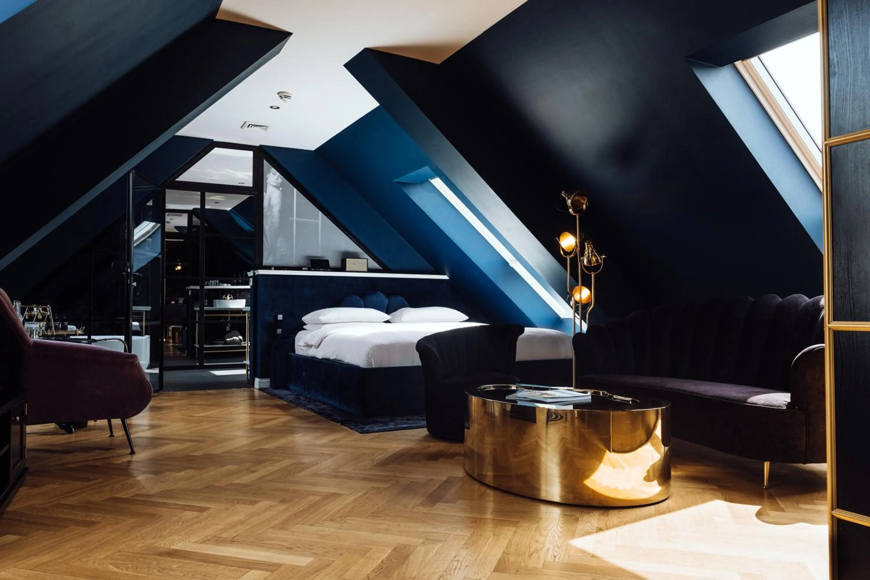 Photo of the whole room, Bed in Provocateur Berlin, part of Sircle Collection