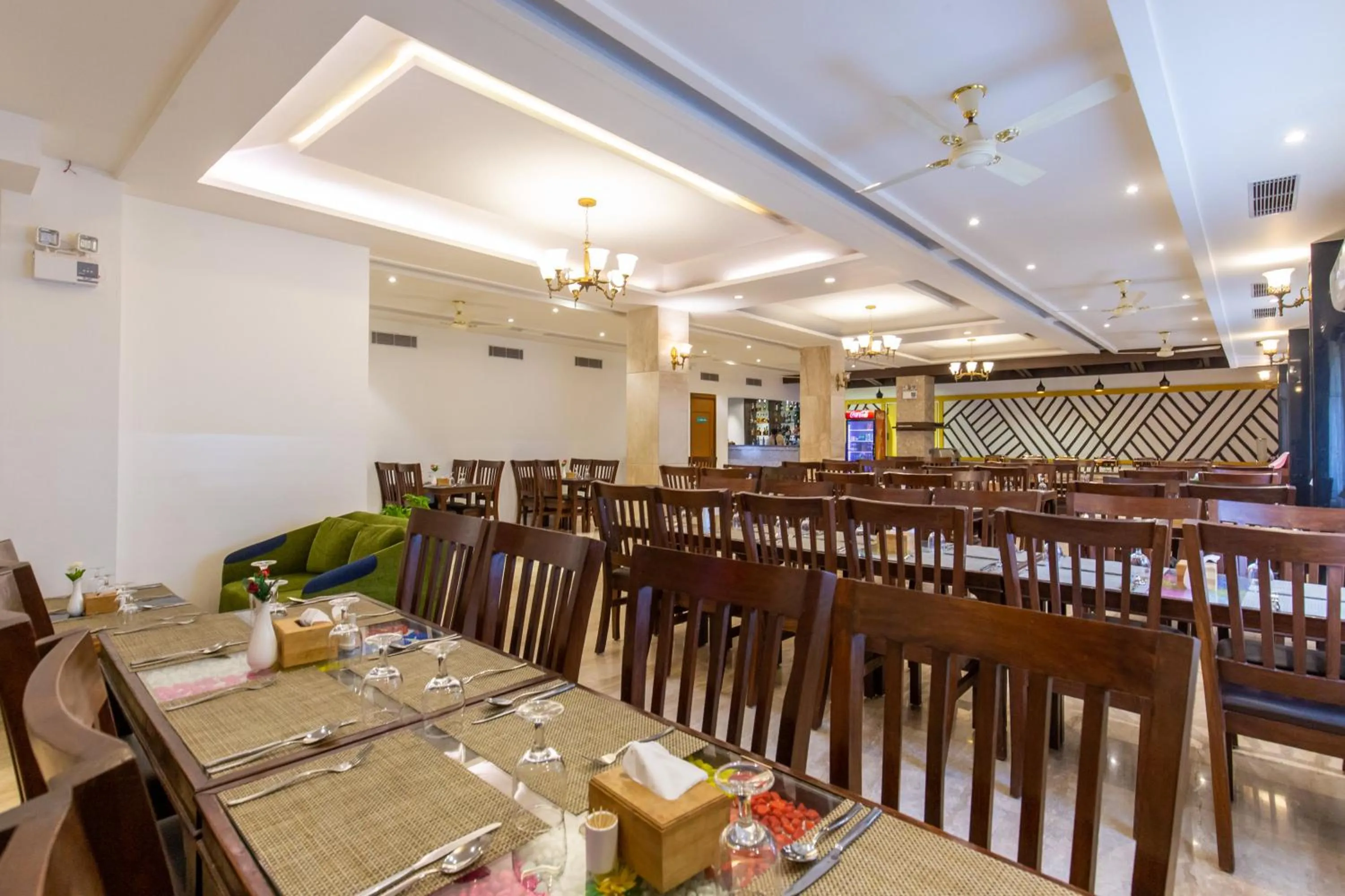 Restaurant/places to eat in Mourya Hotel