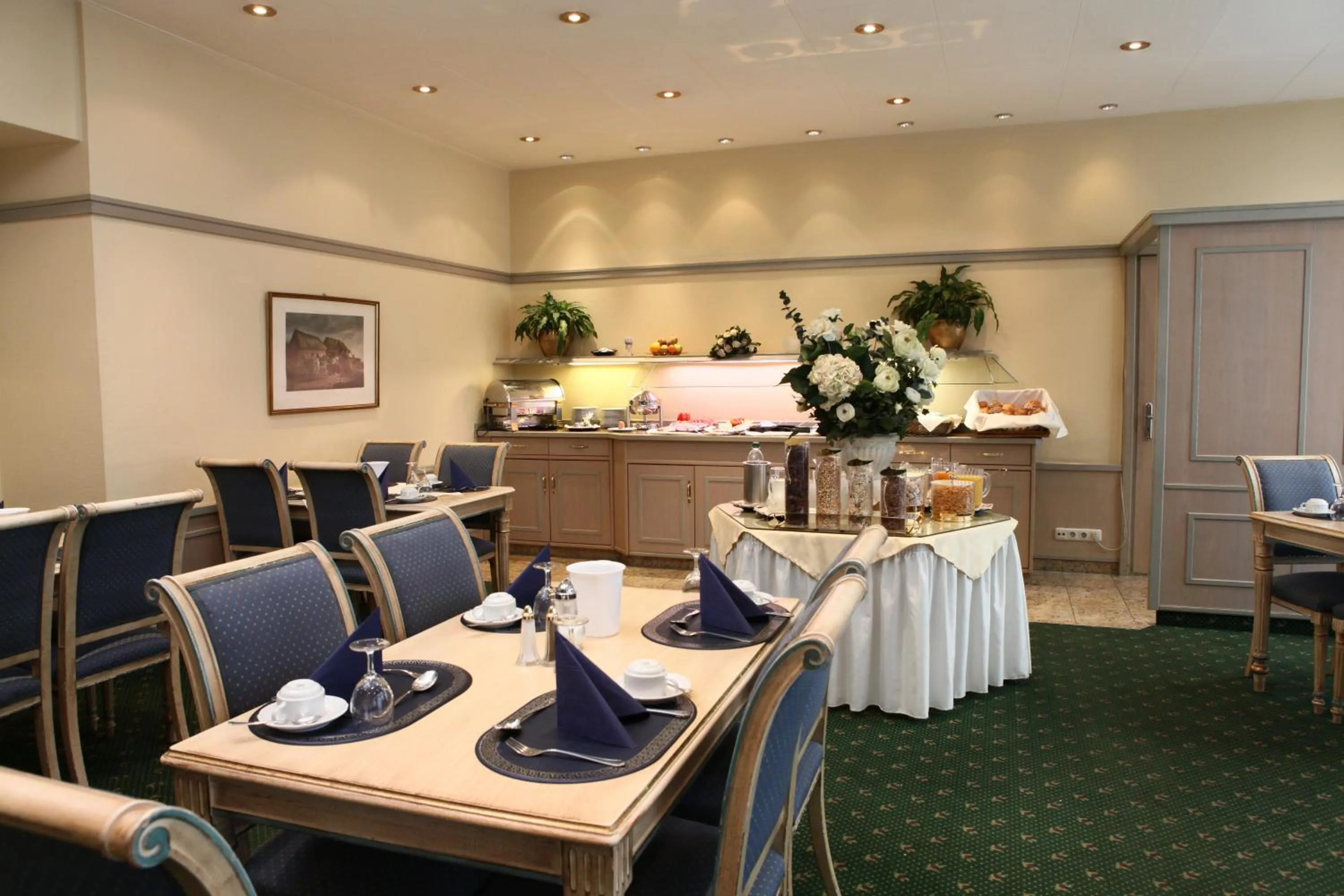 Restaurant/places to eat in Hotel Ambiente Garni