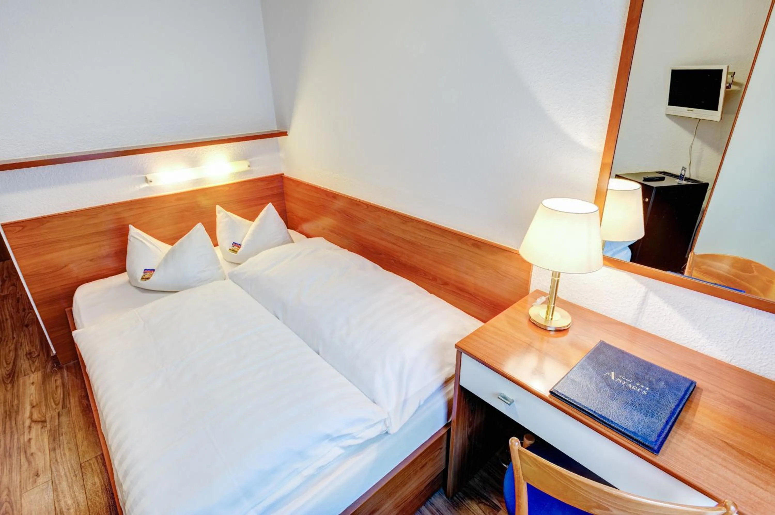 Bed in Hotel Antares München