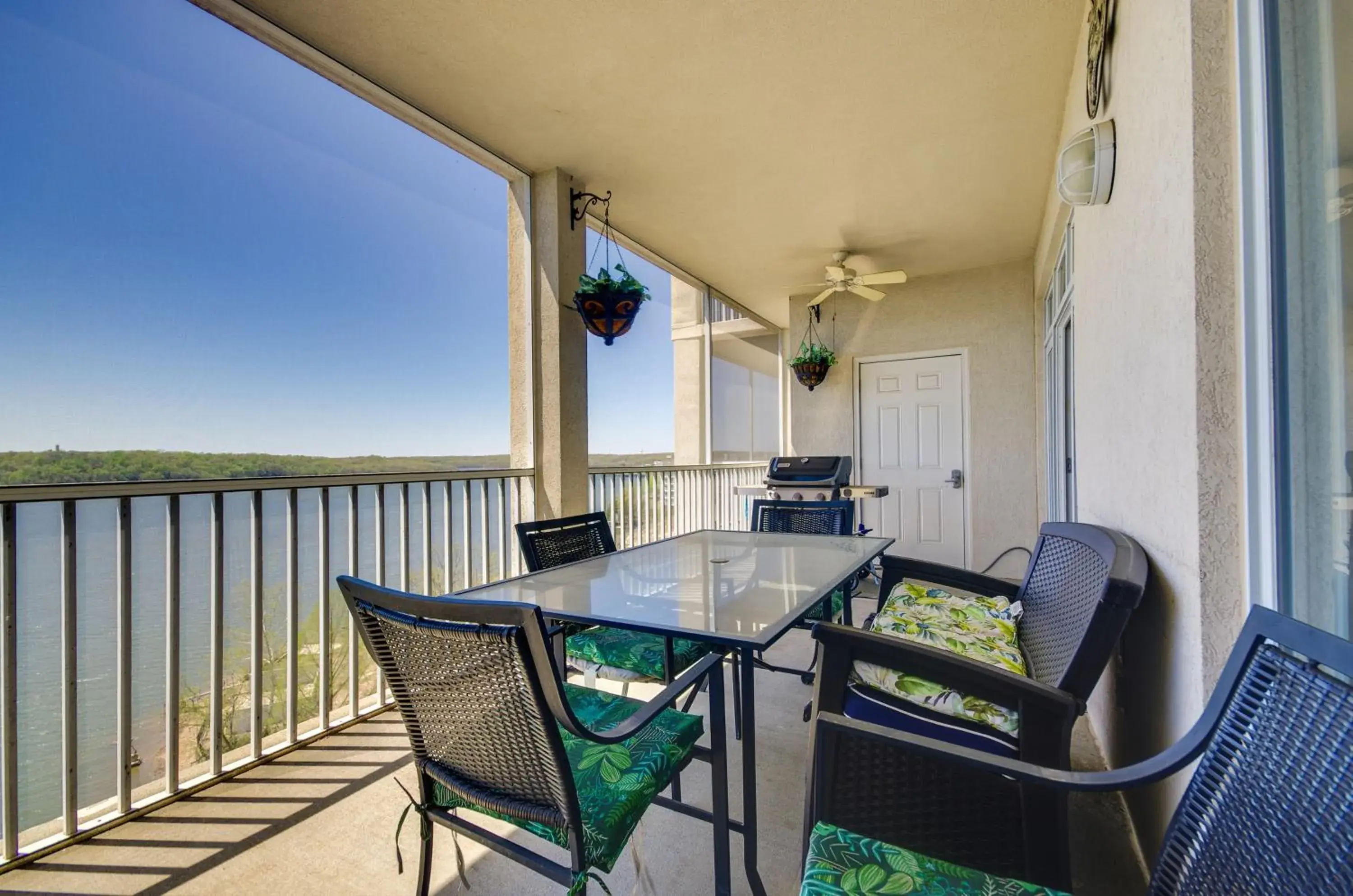 Lakefront Osage Beach Condo Balcony and Pool Access Lakefront Osage Beach Condo Balcony and Pool Access
