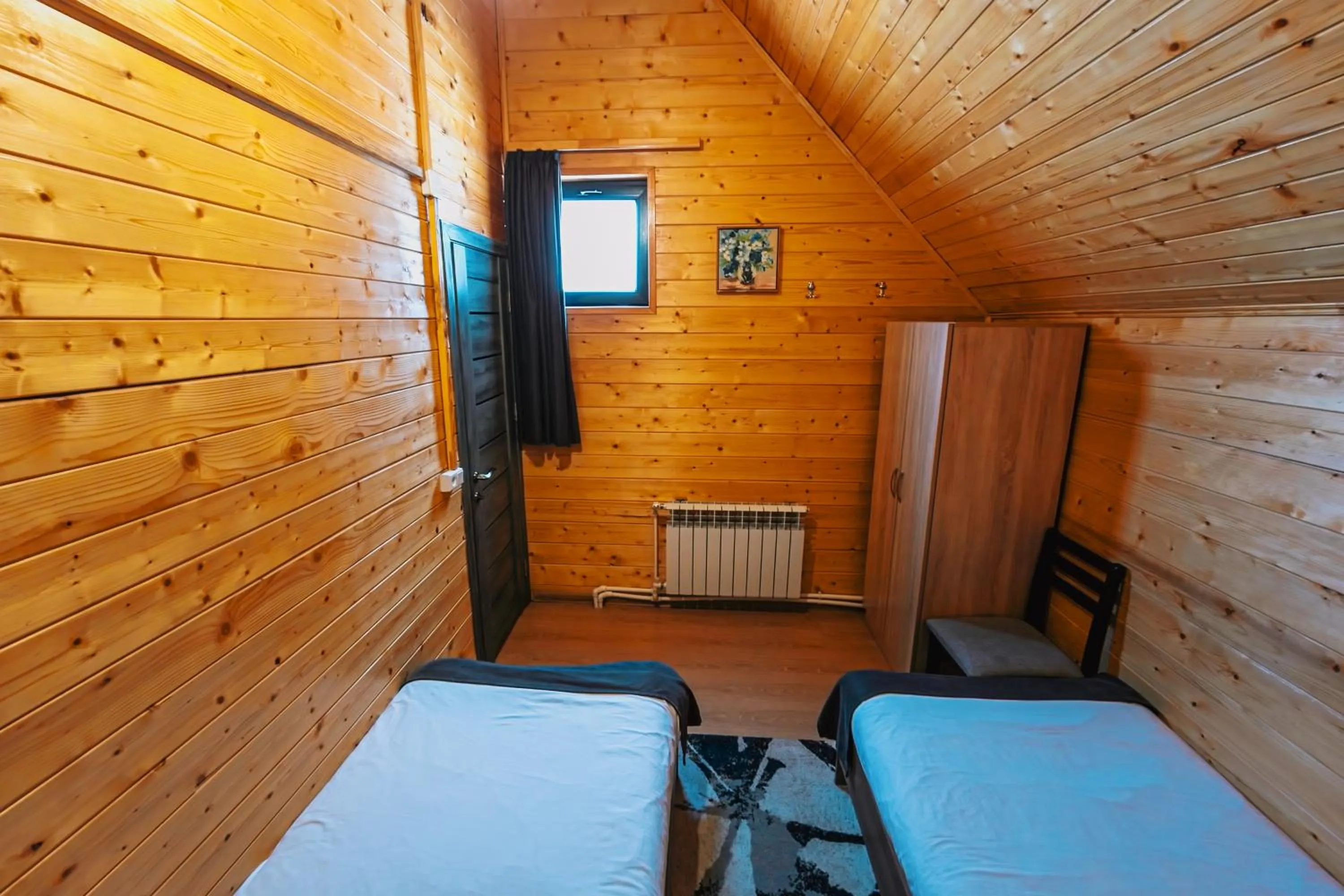 Bedroom, Bed in Everest Rest House