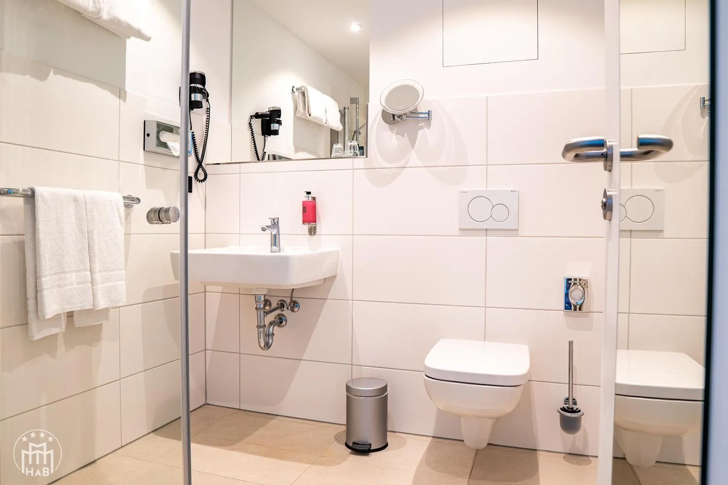 Shower in Hotel am Borsigturm