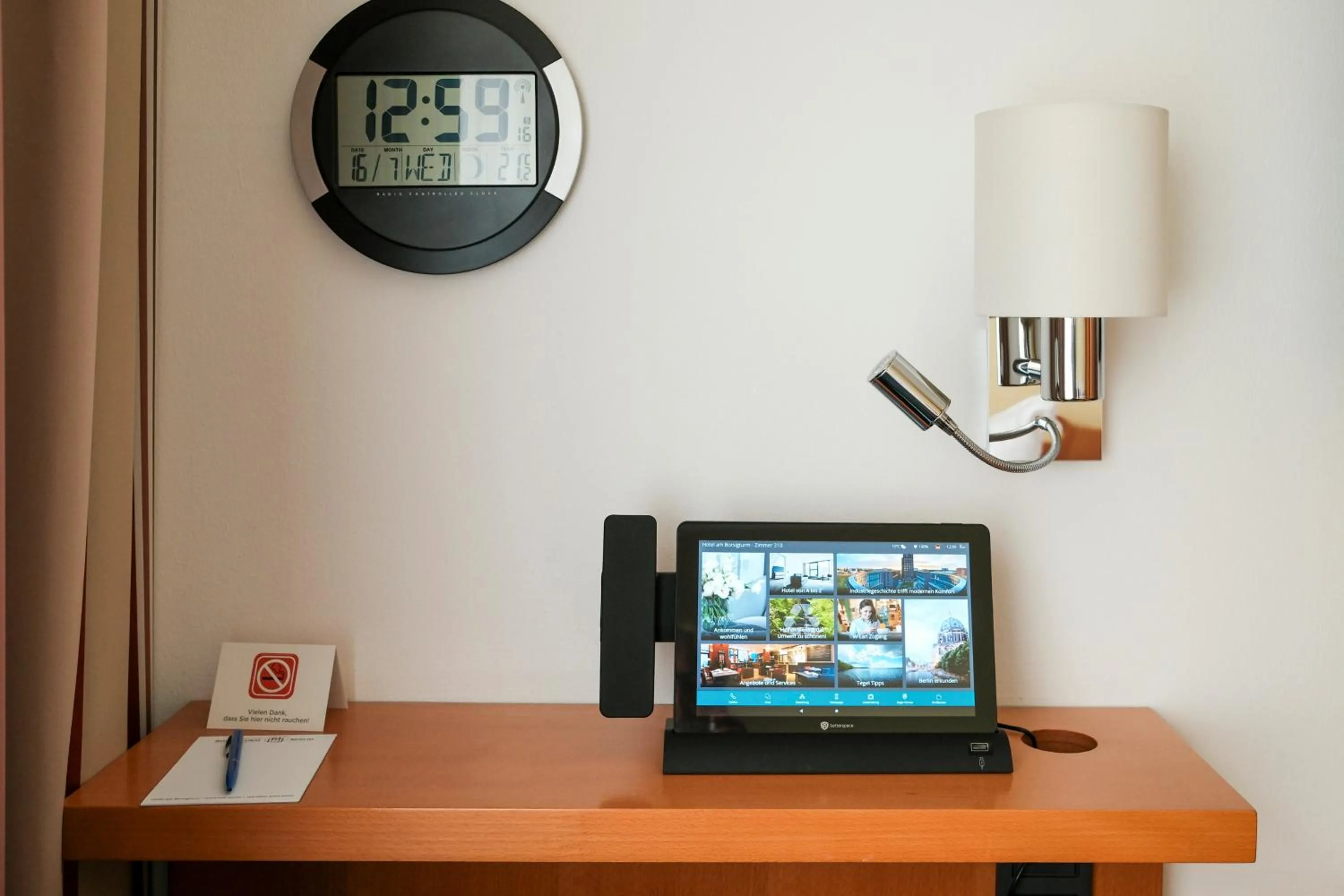 TV and multimedia in Hotel am Borsigturm