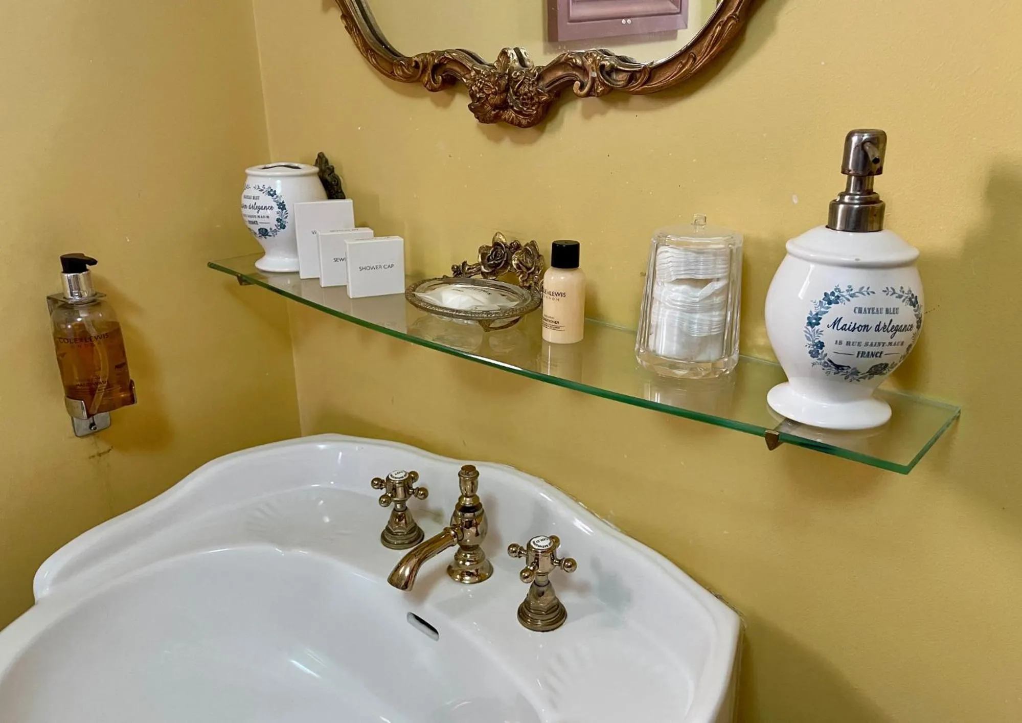 Bathroom in Ebenezer's Place