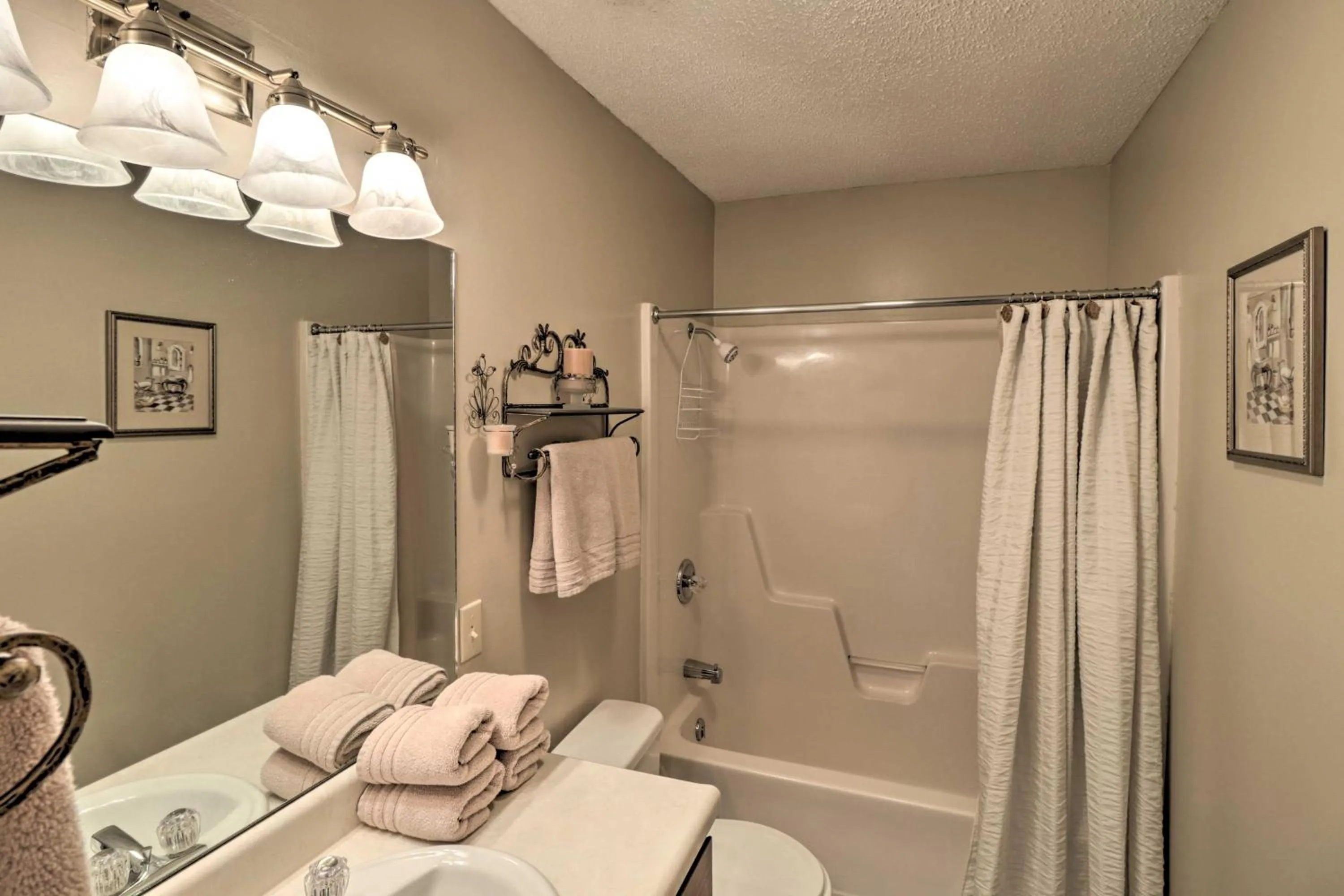 Lake Ozark Condo with Pool and Fishing Docks!