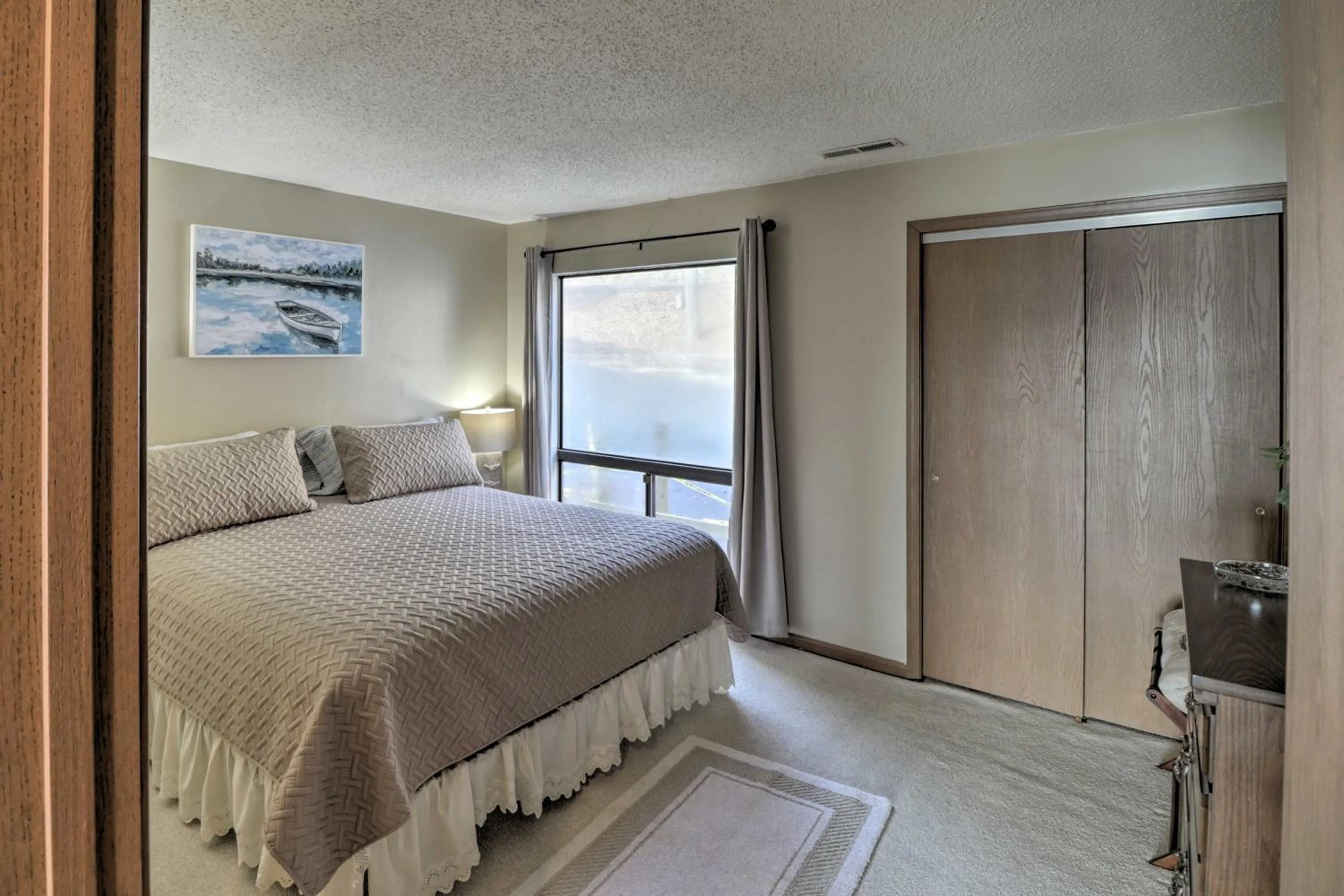 Bed in Lake Ozark Condo with Pool and Fishing Docks!