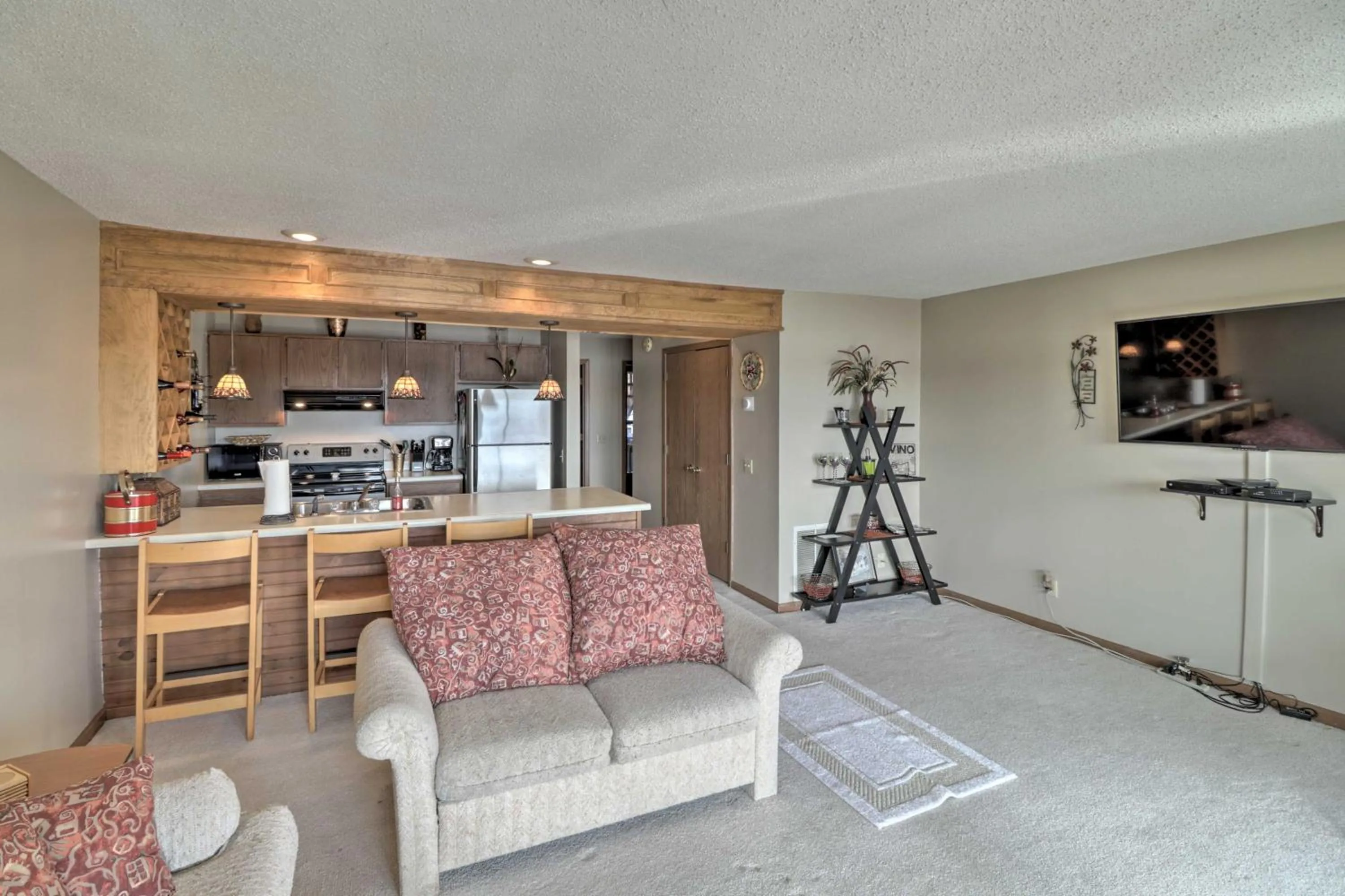 Lake Ozark Condo with Pool and Fishing Docks!