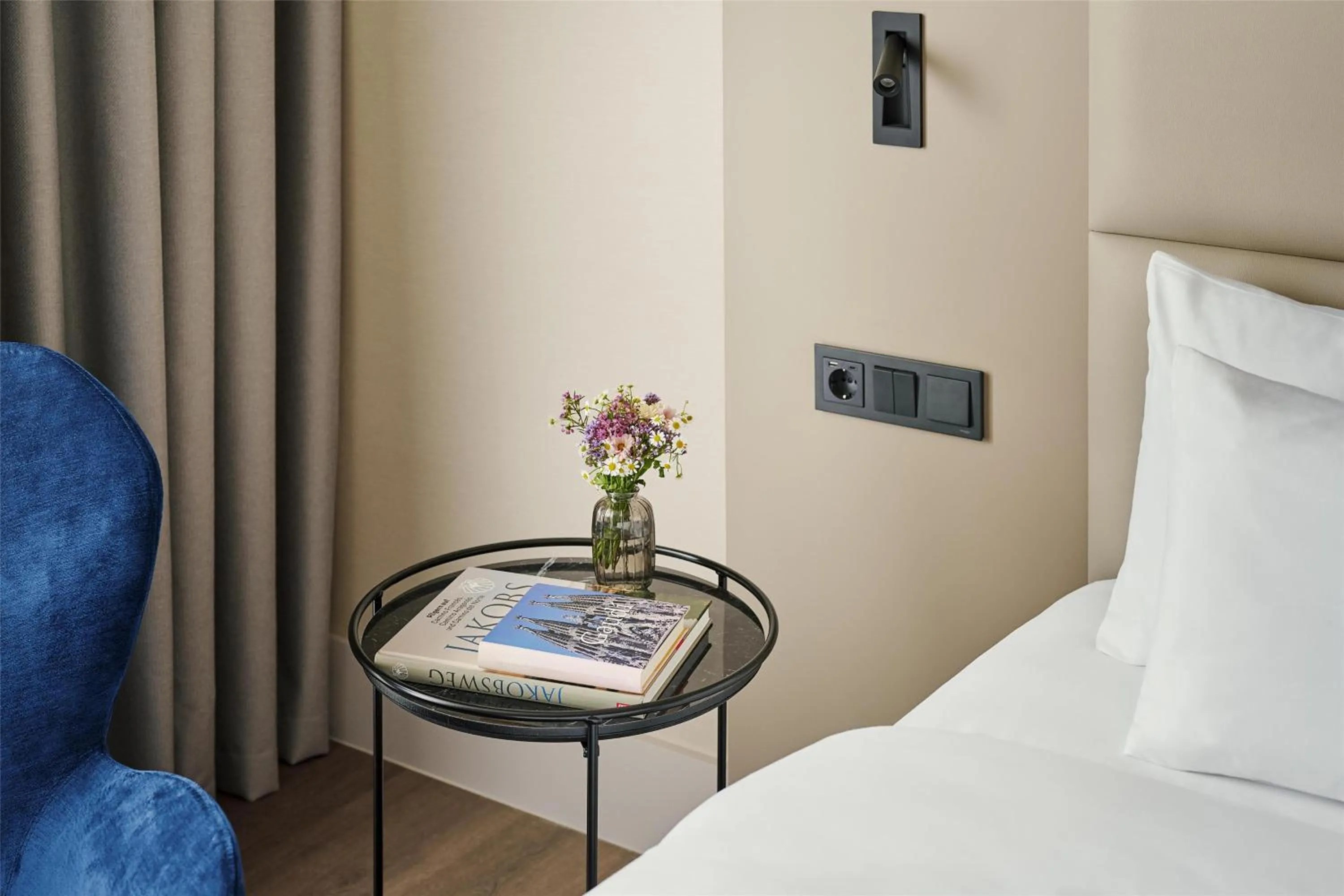 Bedroom, Bed in NH Berlin Kurfürstendamm