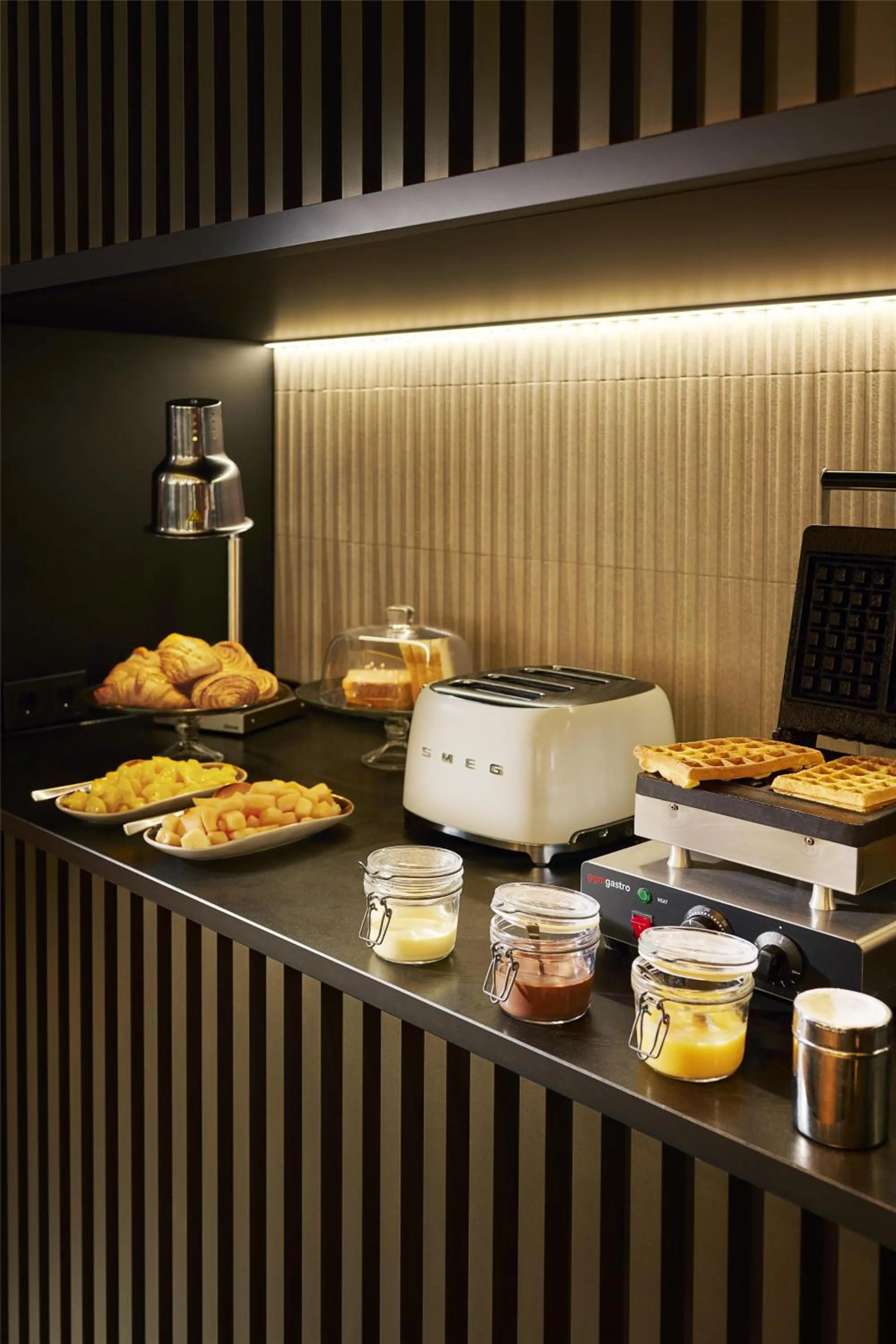 Restaurant/places to eat in NH Berlin Kurfürstendamm