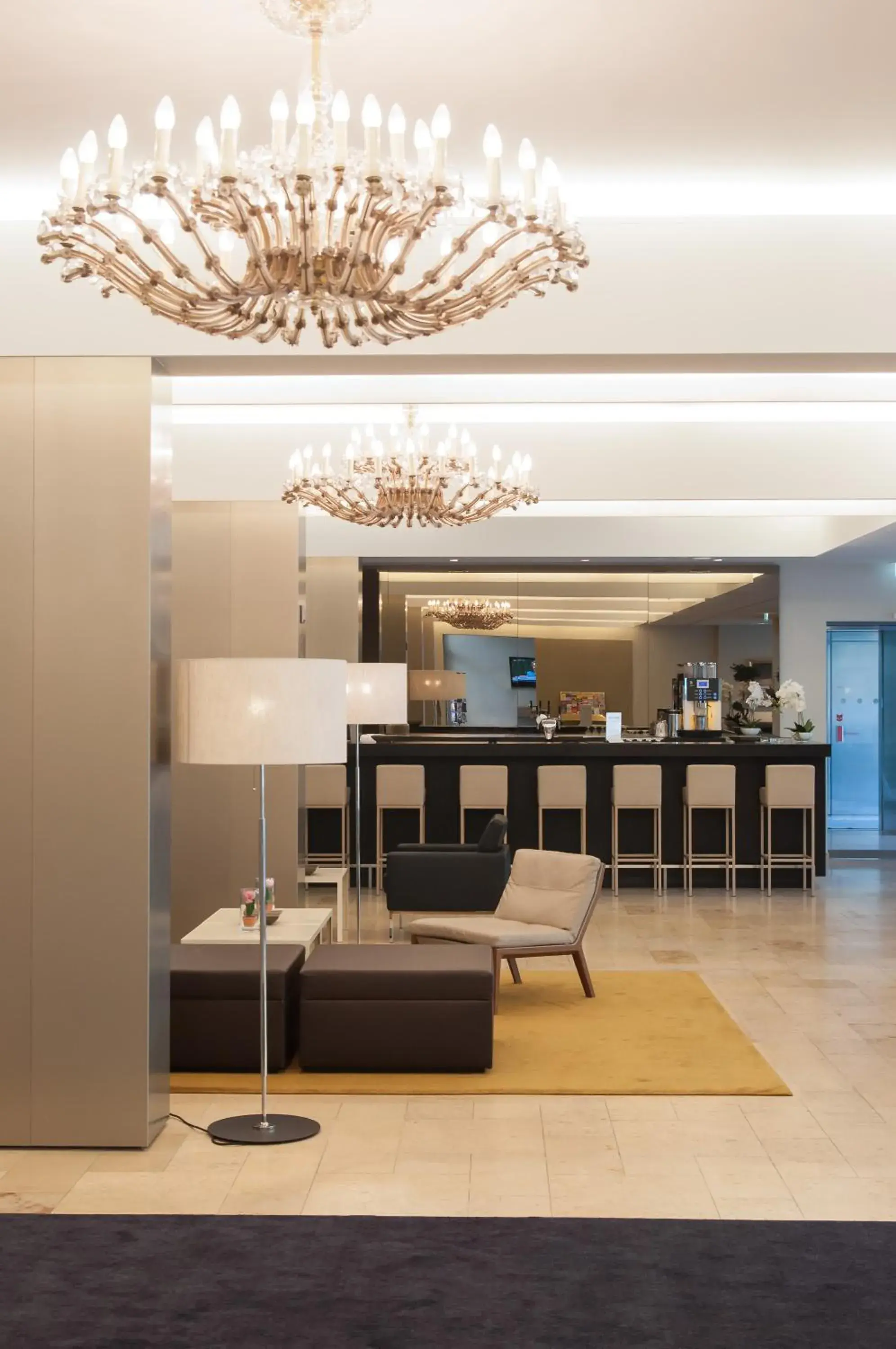 Lounge or bar in Sylter Hof Berlin Lounge or bar in Sylter Hof Berlin