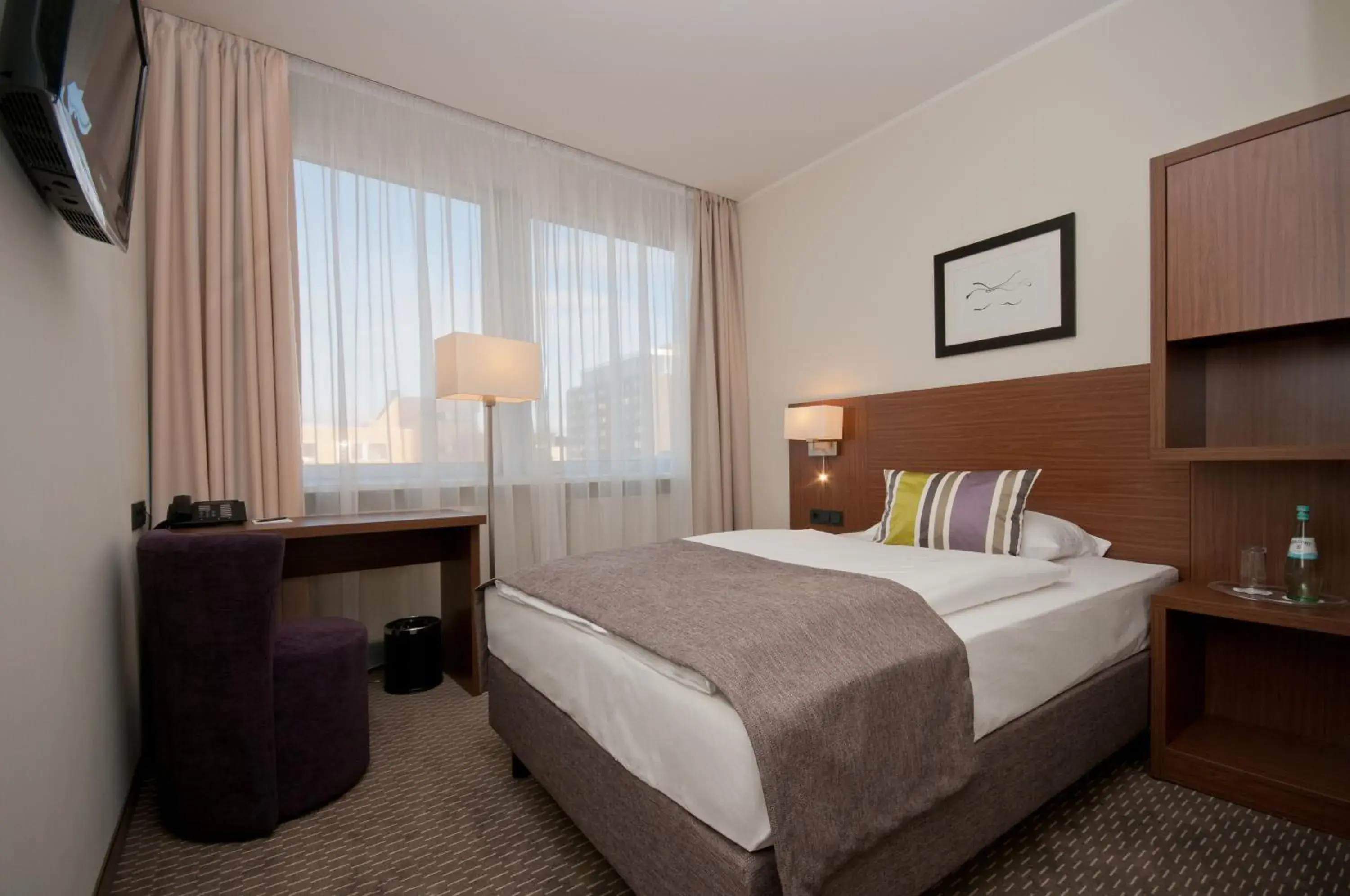 Photo of the whole room, Bed in Sylter Hof Berlin Photo of the whole room, Bed in Sylter Hof Berlin