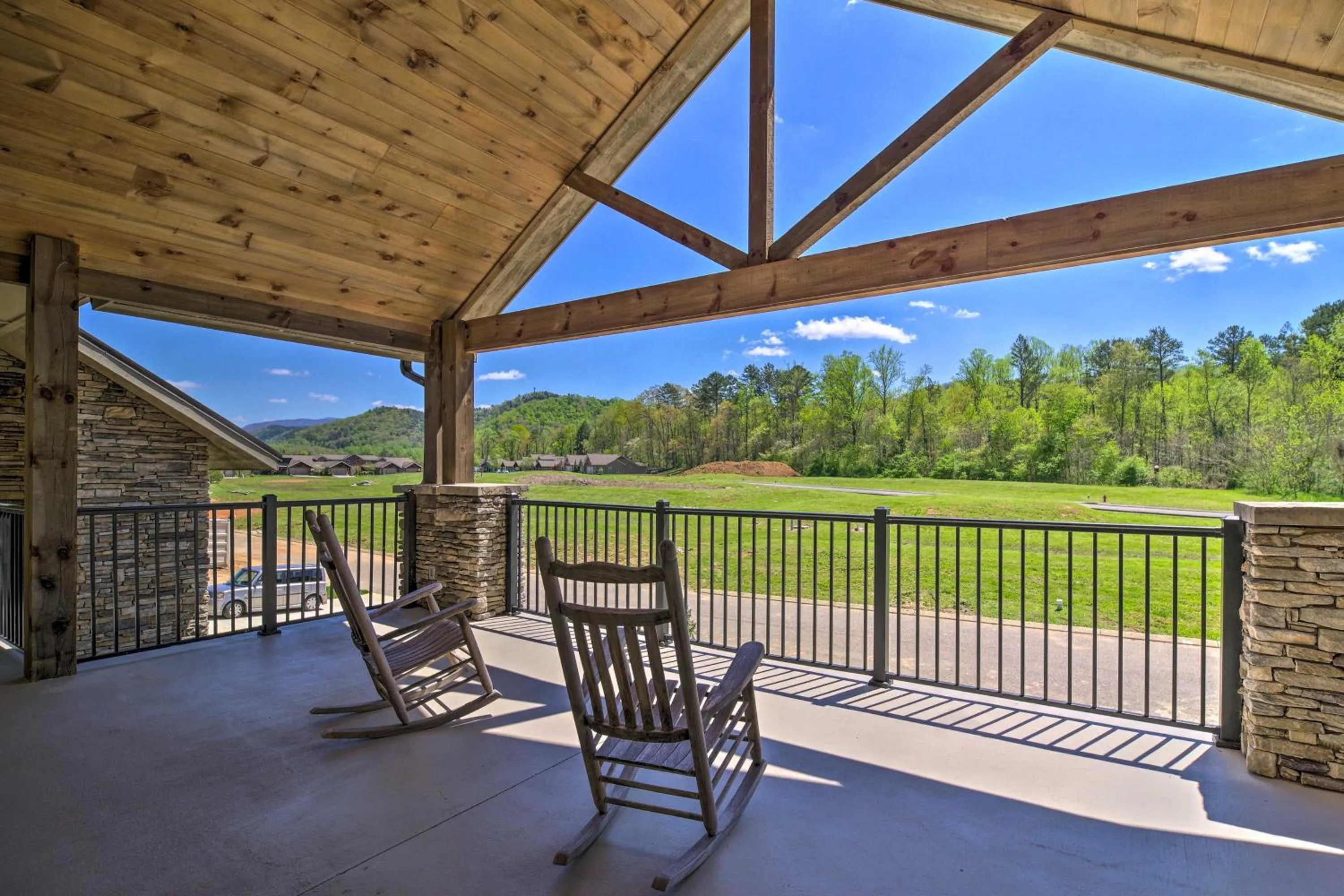 Townsend Condo with Pool, Great Smoky Mountain Views