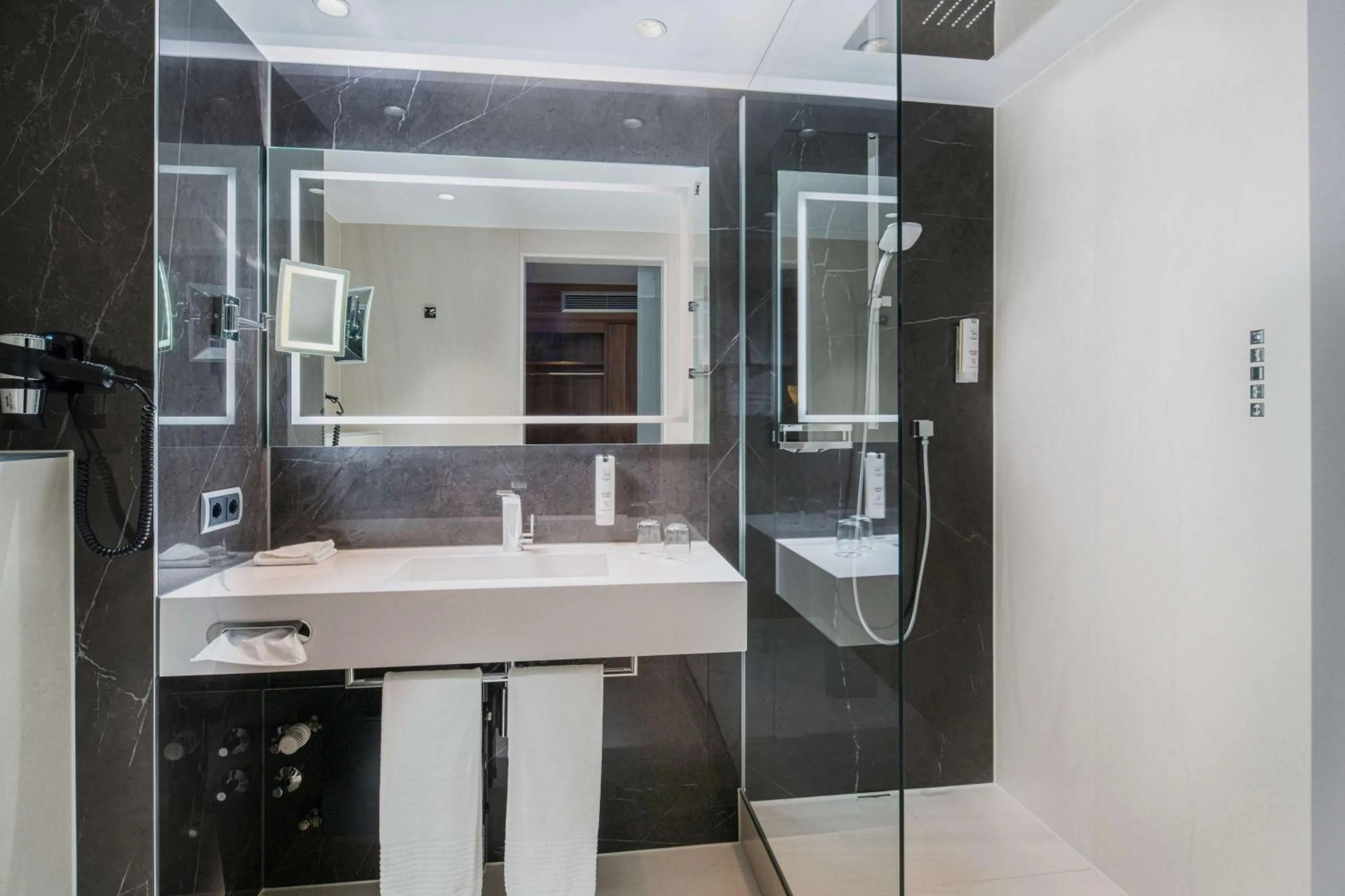 Bathroom in Best Western Plus Hotel Böttcherhof