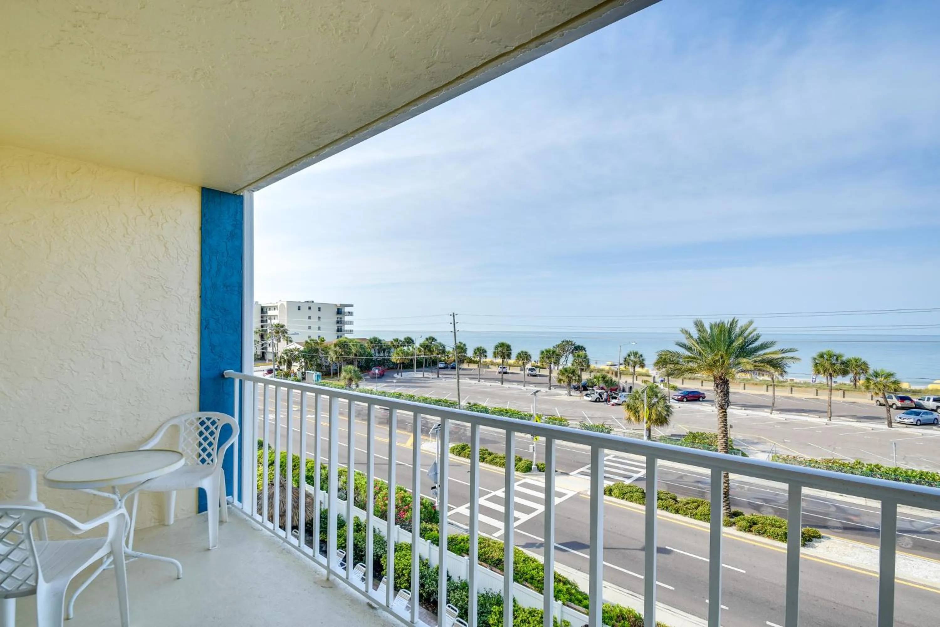 Walk to Madeira Beach Coastal Condo with Balcony