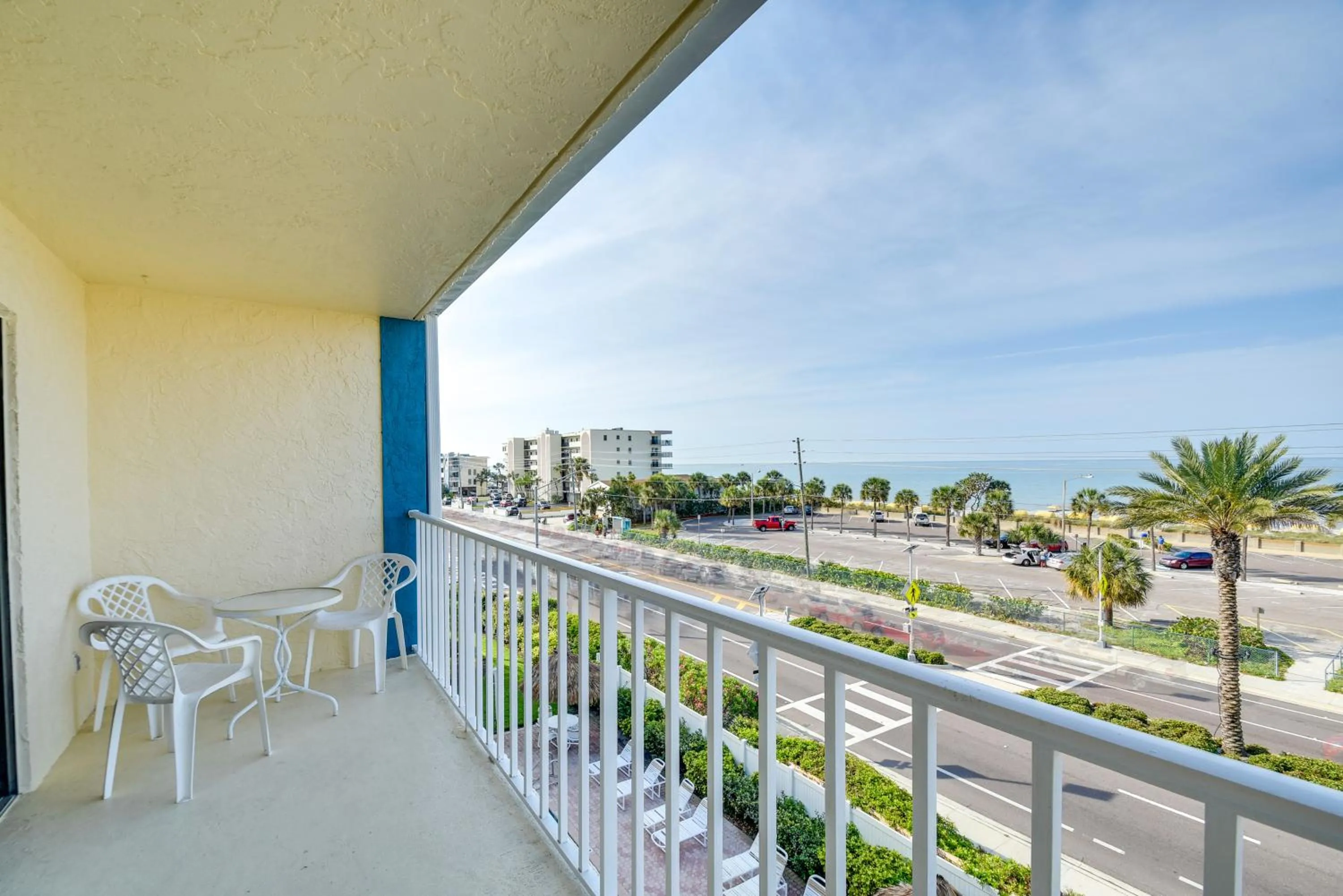 Walk to Madeira Beach Coastal Condo with Balcony