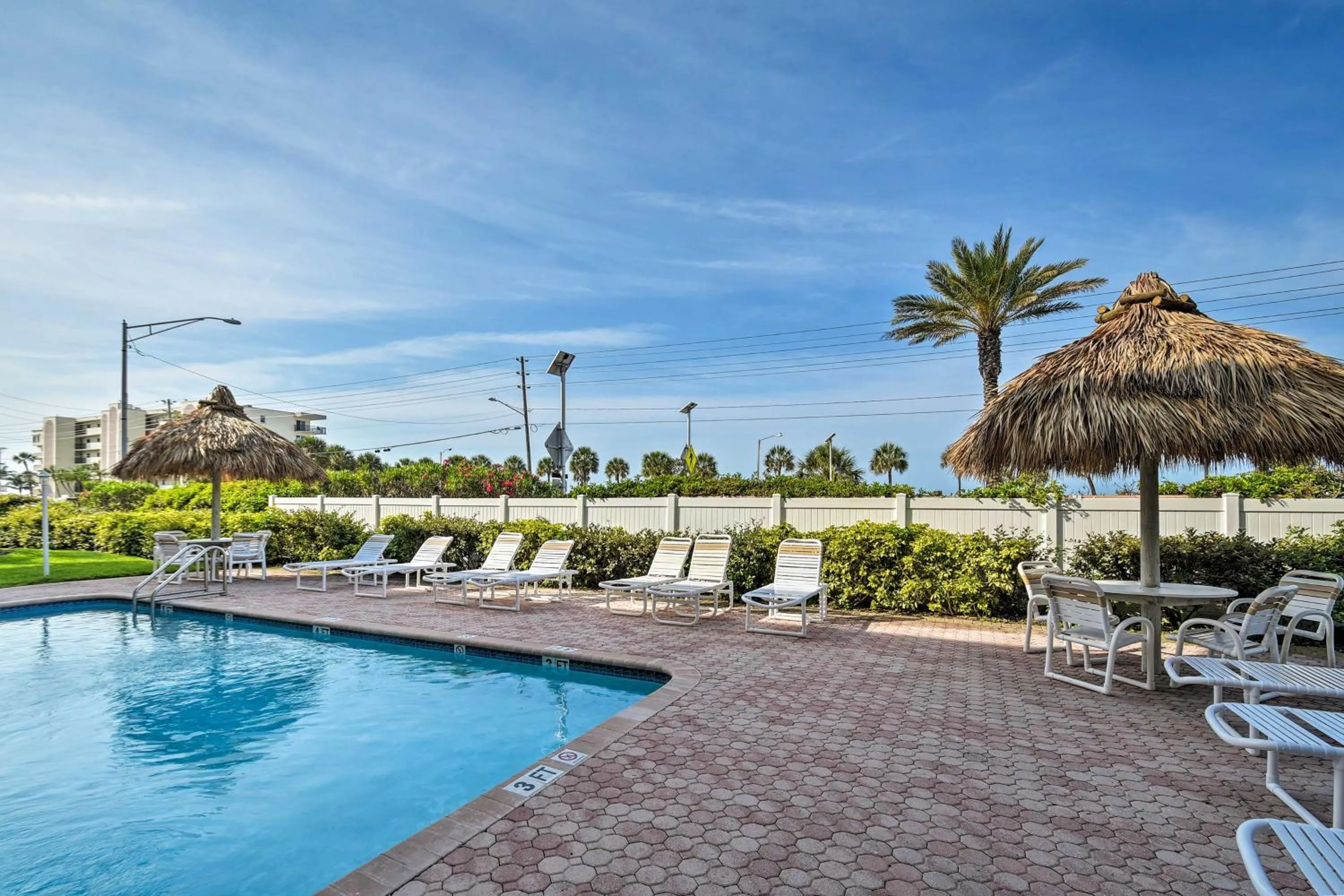 Walk to Madeira Beach Coastal Condo with Balcony
