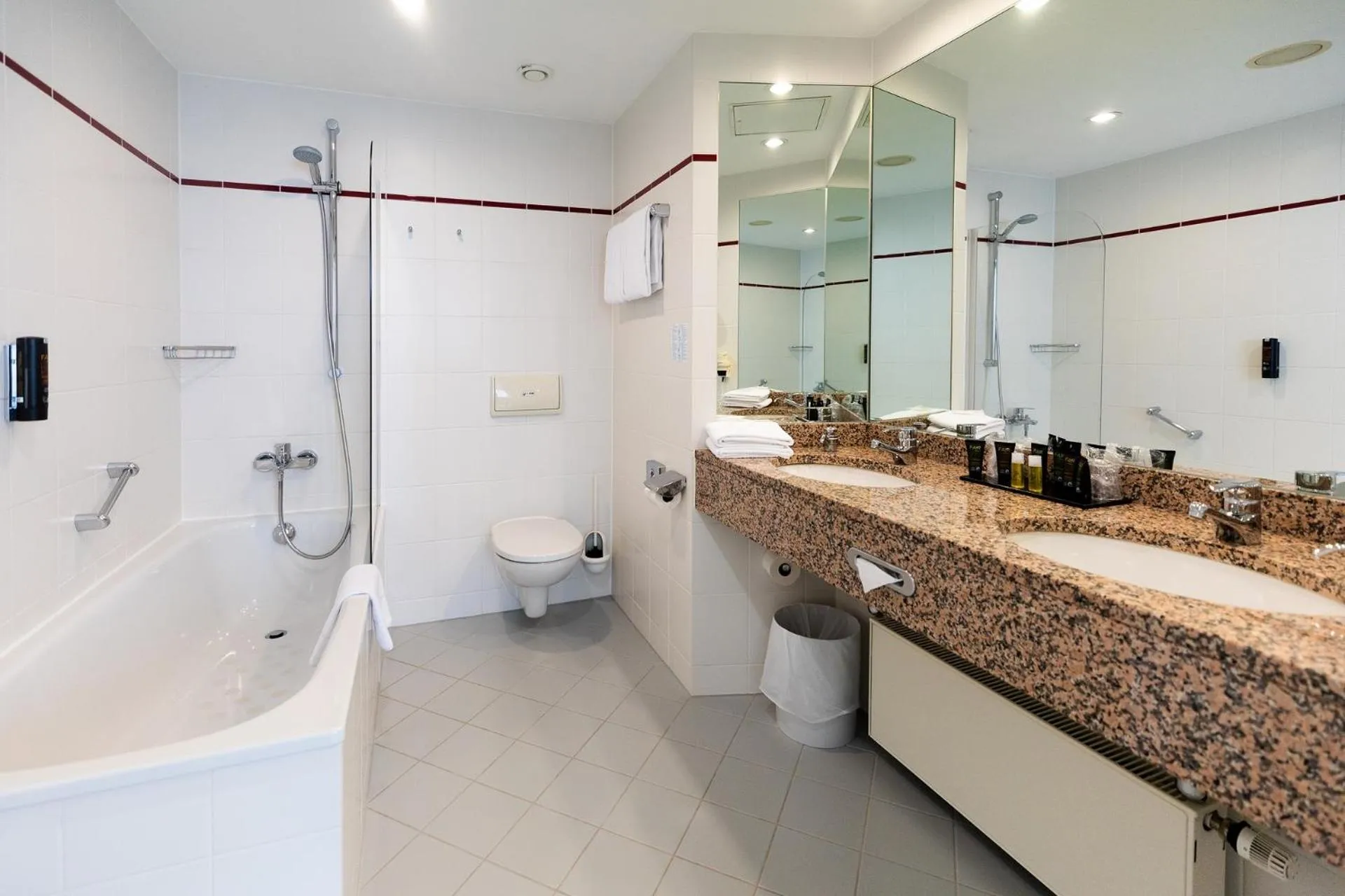 Bathroom in Globana Airport Hotel