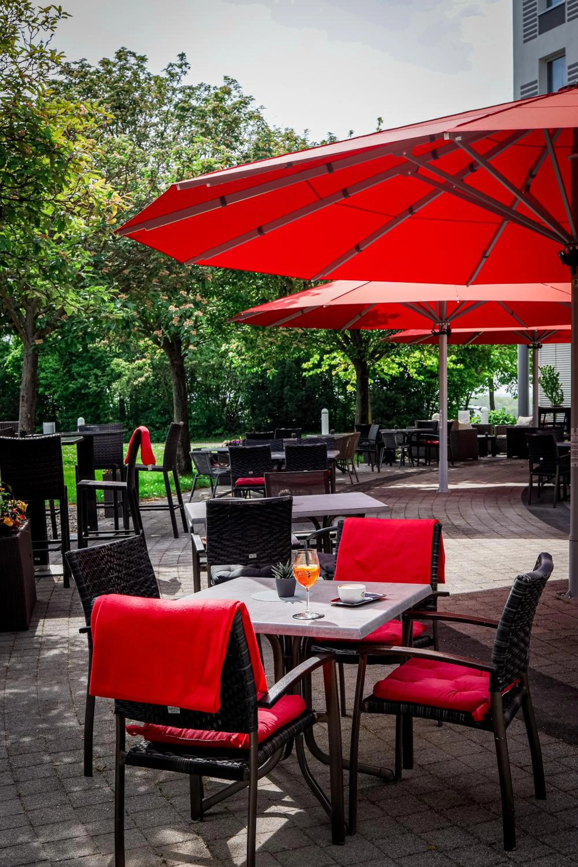 Restaurant/places to eat in Globana Airport Hotel