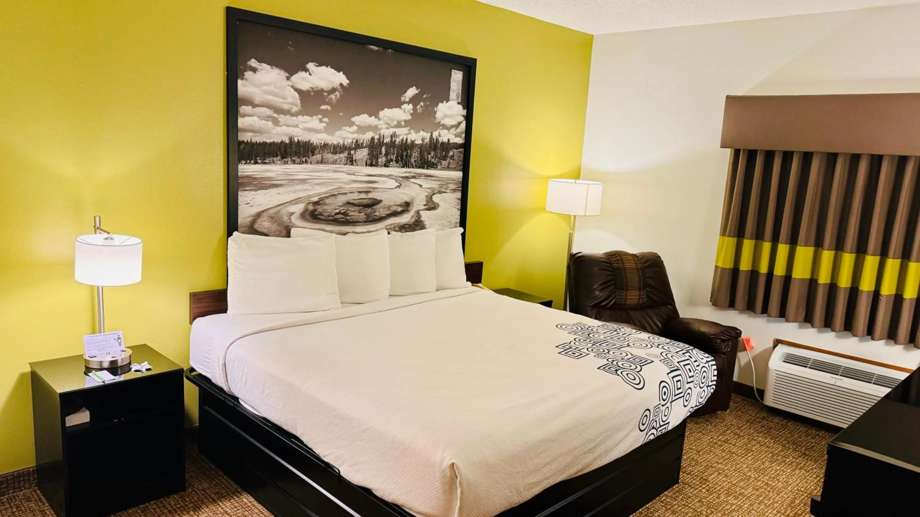 Bed in Forest City Inn