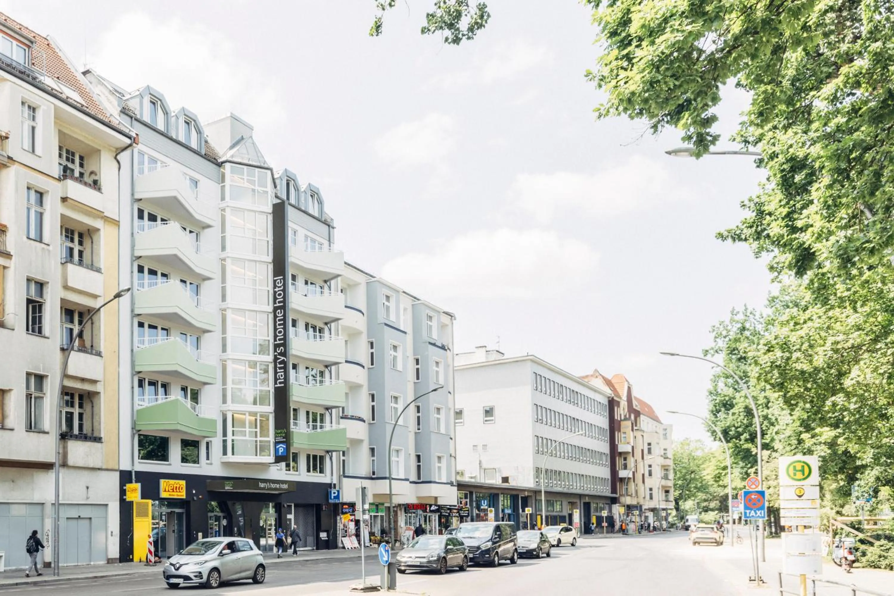 Property building in harry's home Berlin-Moabit hotel & apartments