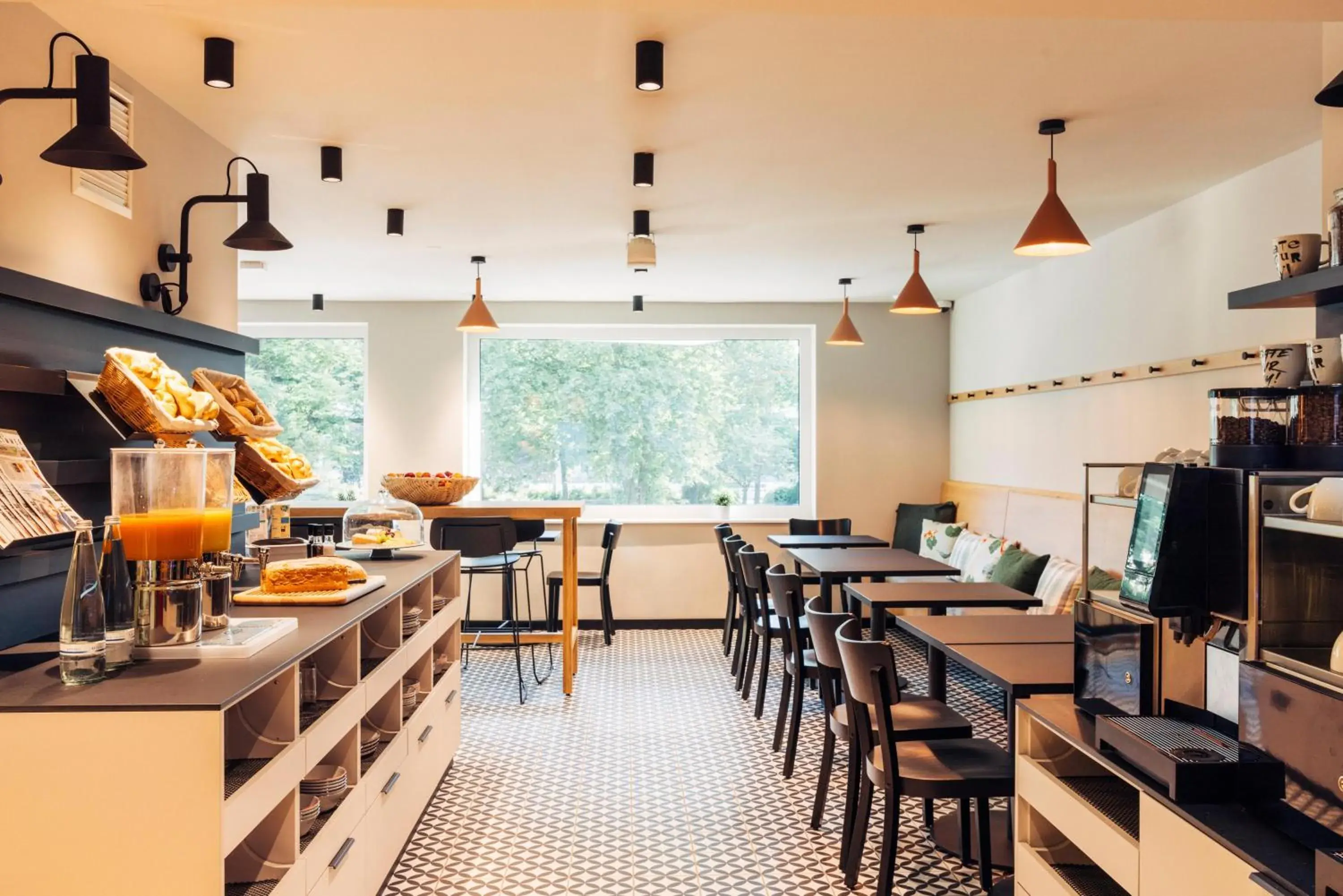 Restaurant/places to eat in harry's home Berlin-Moabit hotel & apartments Restaurant/places to eat in harry's home Berlin-Moabit hotel & apartments