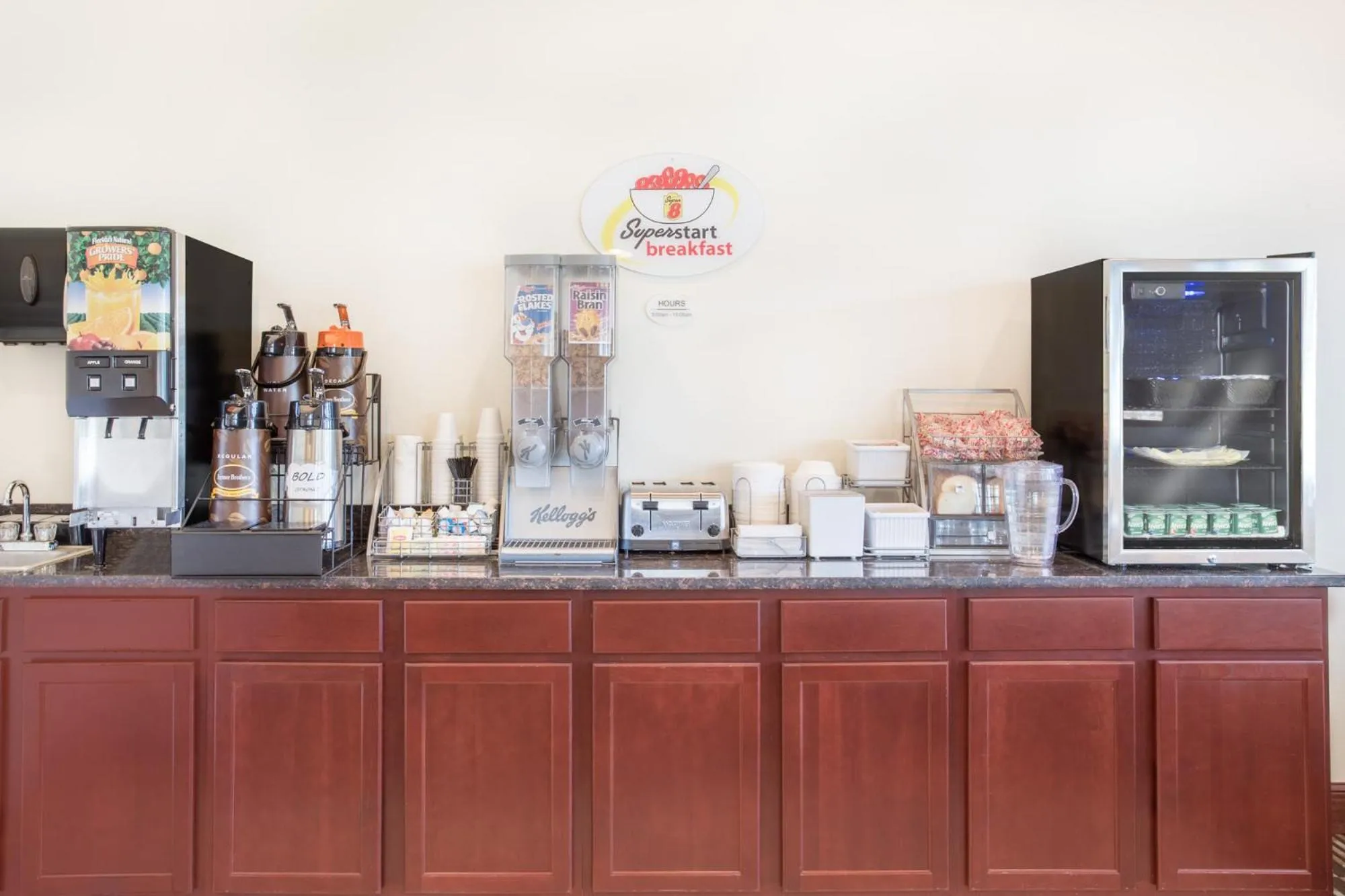 Continental breakfast in Super 8 by Wyndham Cedar Falls