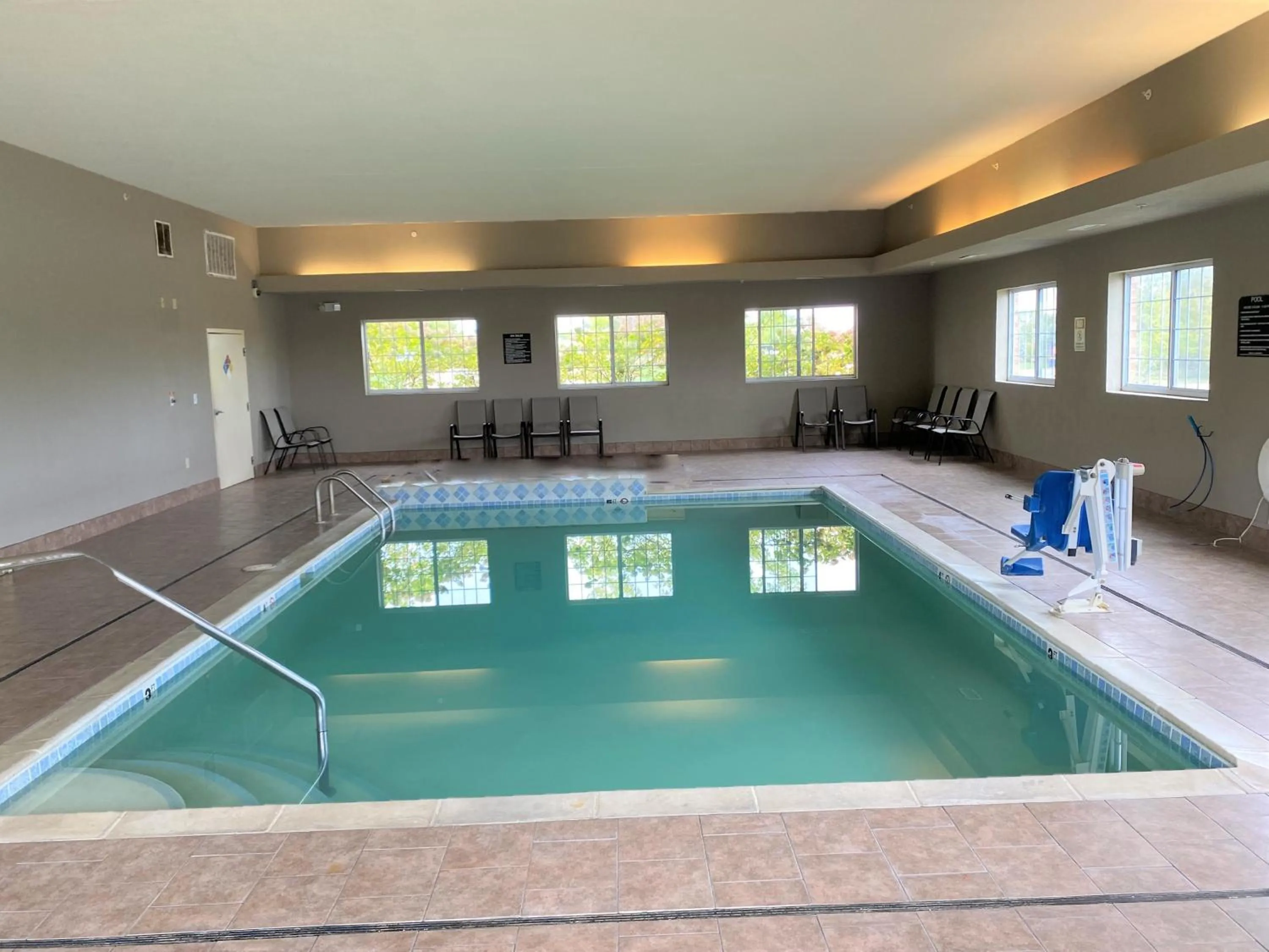 Swimming pool in Super 8 by Wyndham Cedar Falls