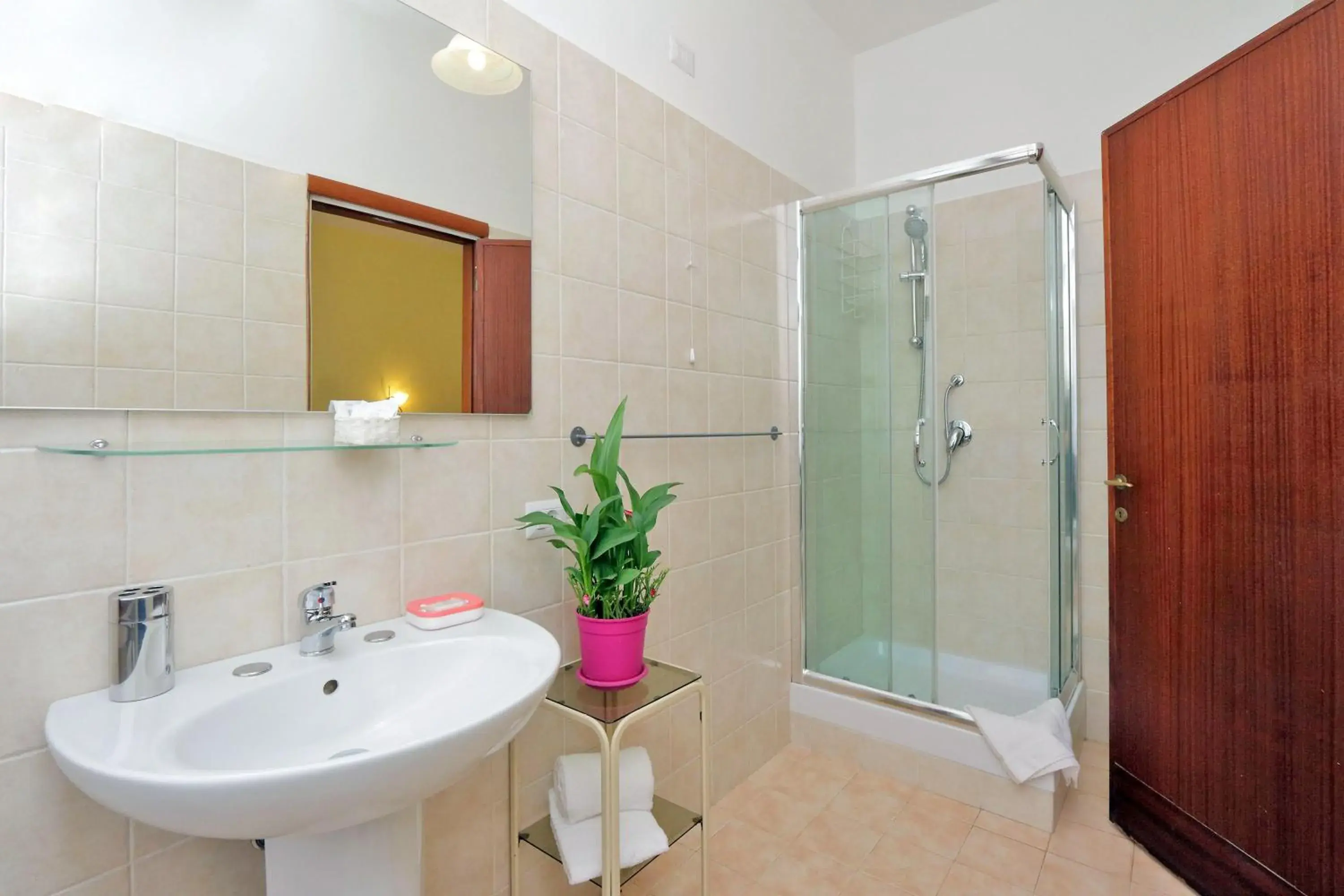 Double or Twin Room in Bed and Breakfast La Stazione Del Vaticano Double or Twin Room in Bed and Breakfast La Stazione Del Vaticano