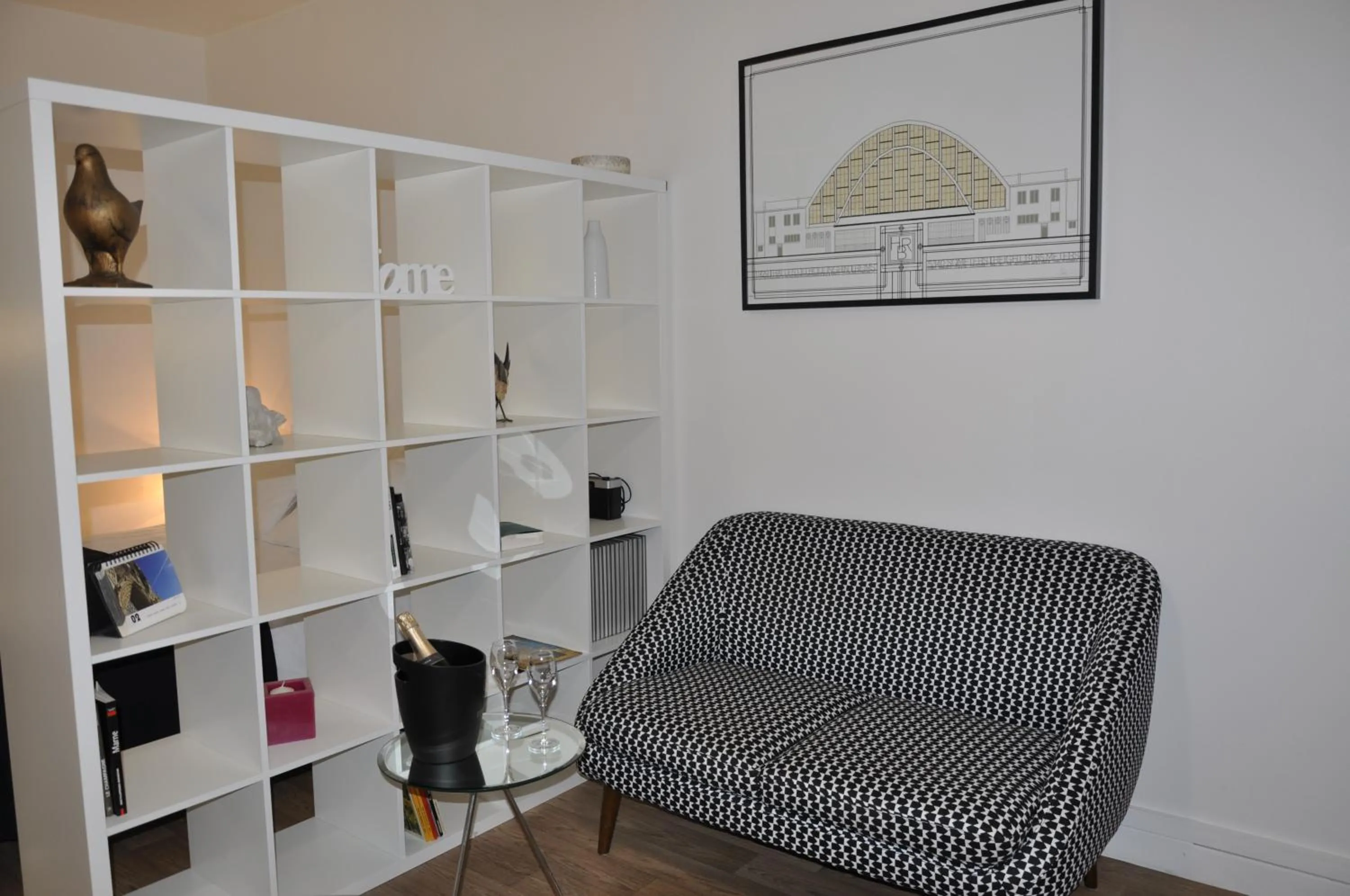Living room in LE NID DES HALLES, au cœur du Boulingrin