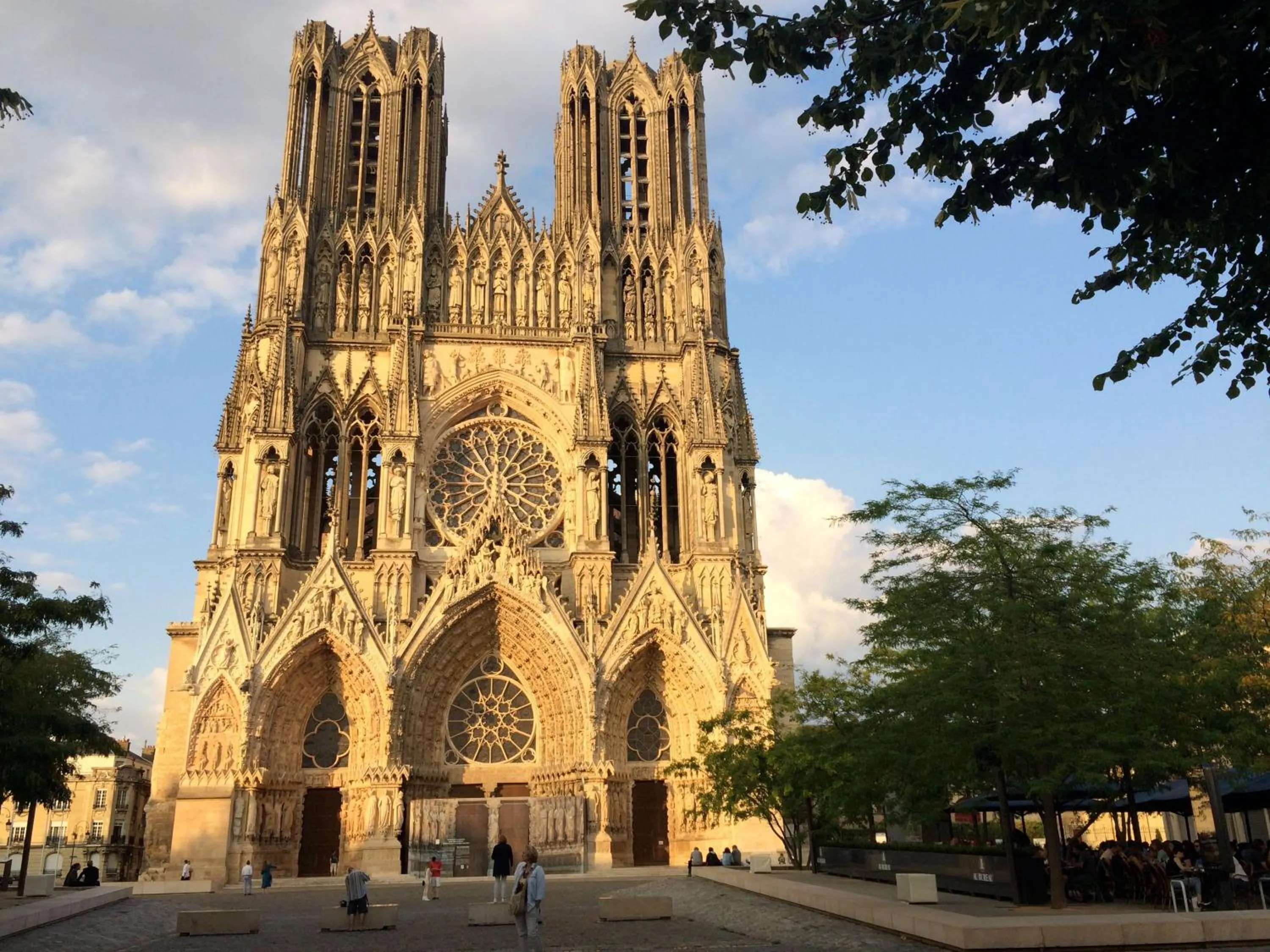 Nearby landmark in LE NID DES HALLES, au cœur du Boulingrin