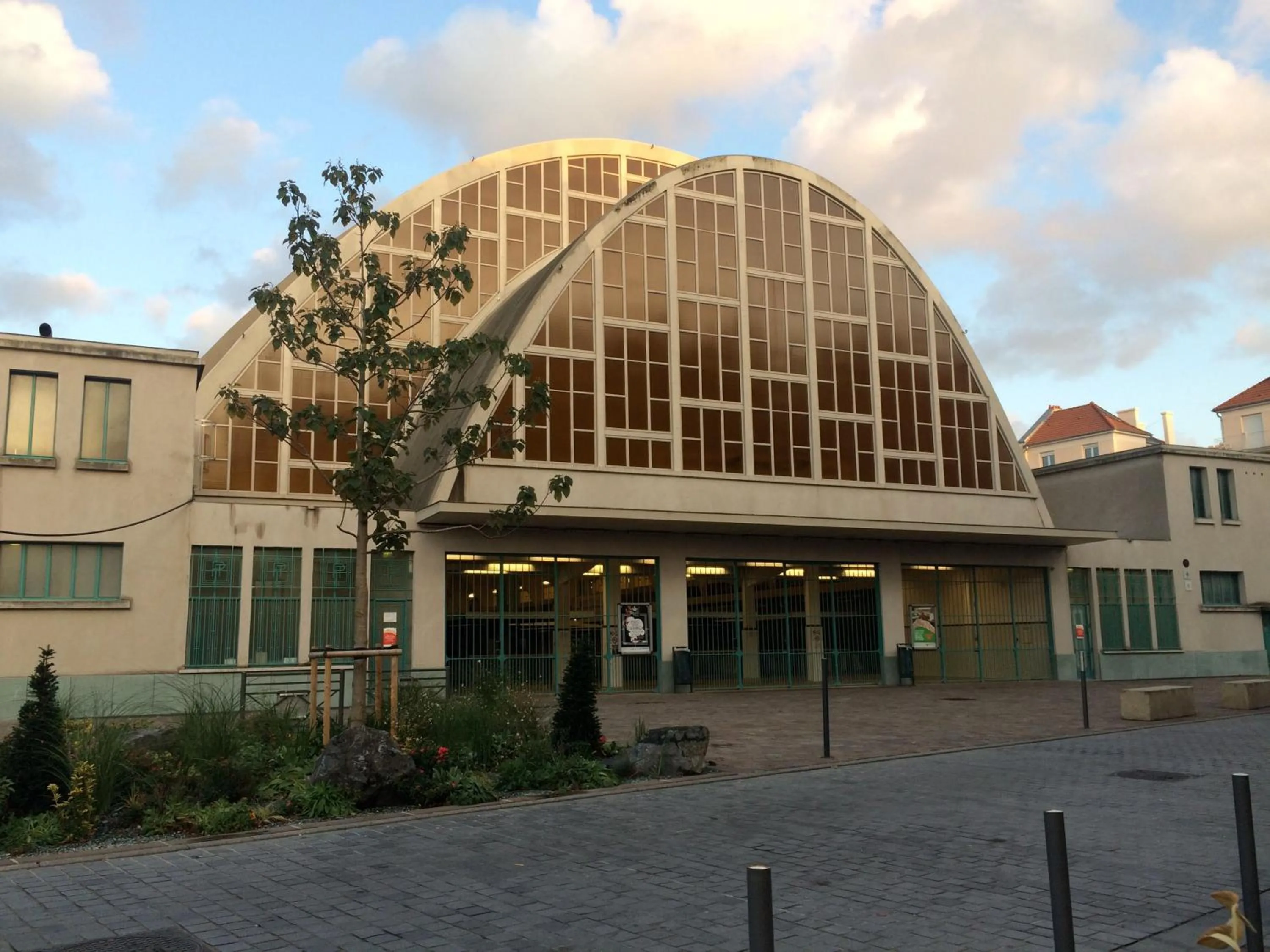 Nearby landmark in LE NID DES HALLES, au cœur du Boulingrin