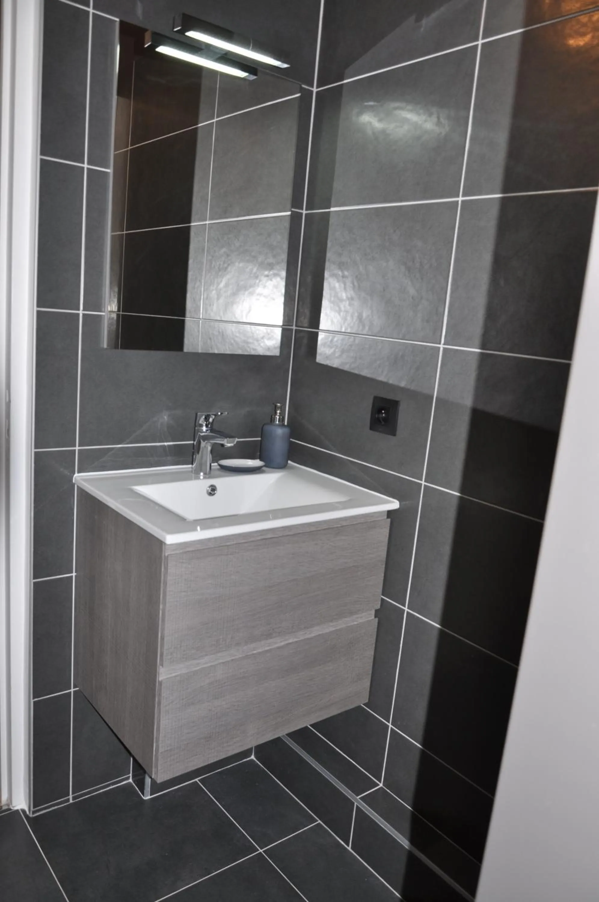 Bathroom in LE NID DES HALLES, au cœur du Boulingrin