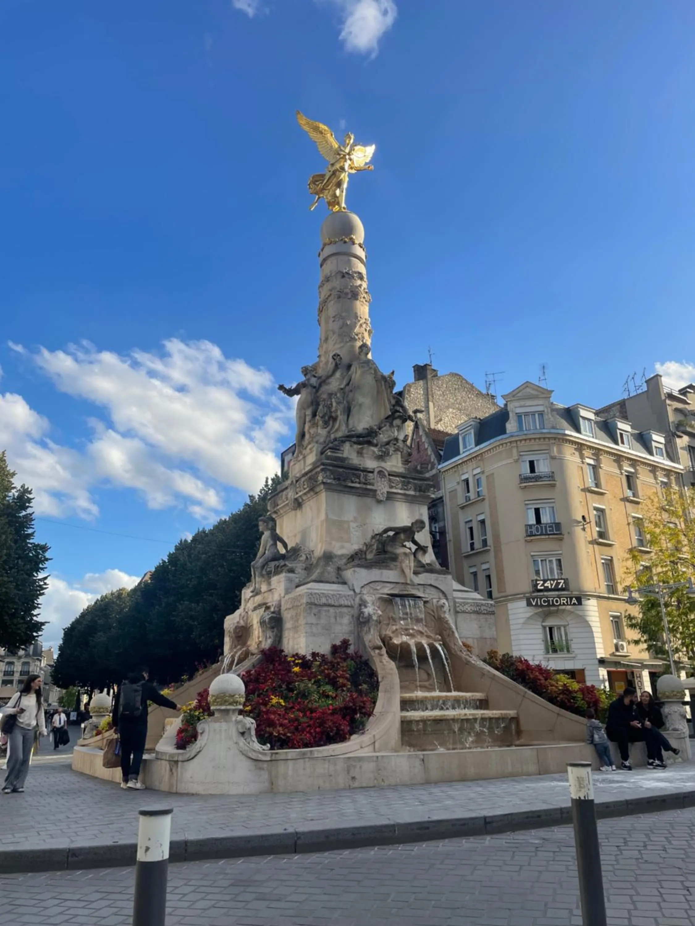 LE NID DES HALLES, au cœur du Boulingrin