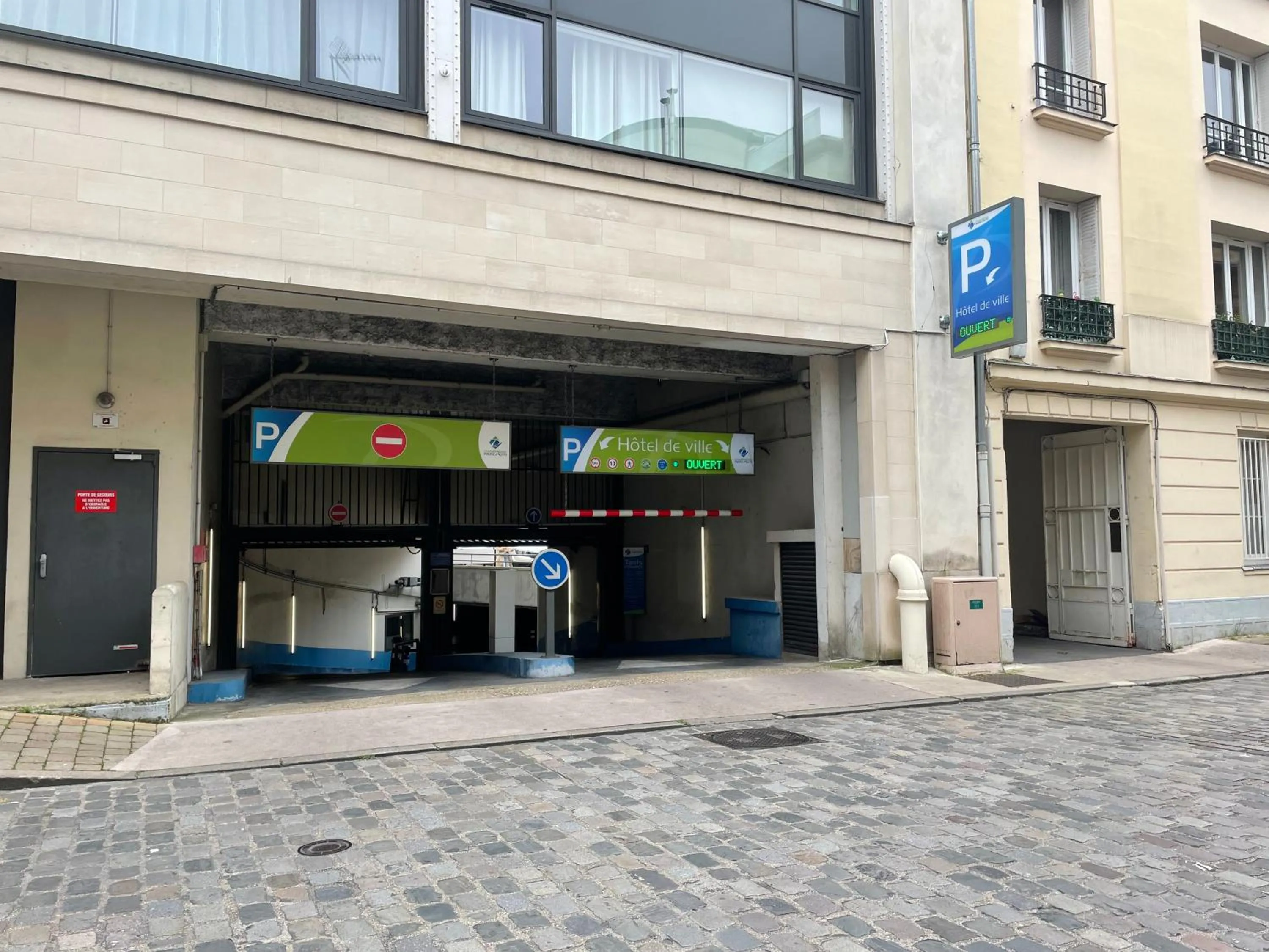 Parking in LE NID DES HALLES, au cœur du Boulingrin
