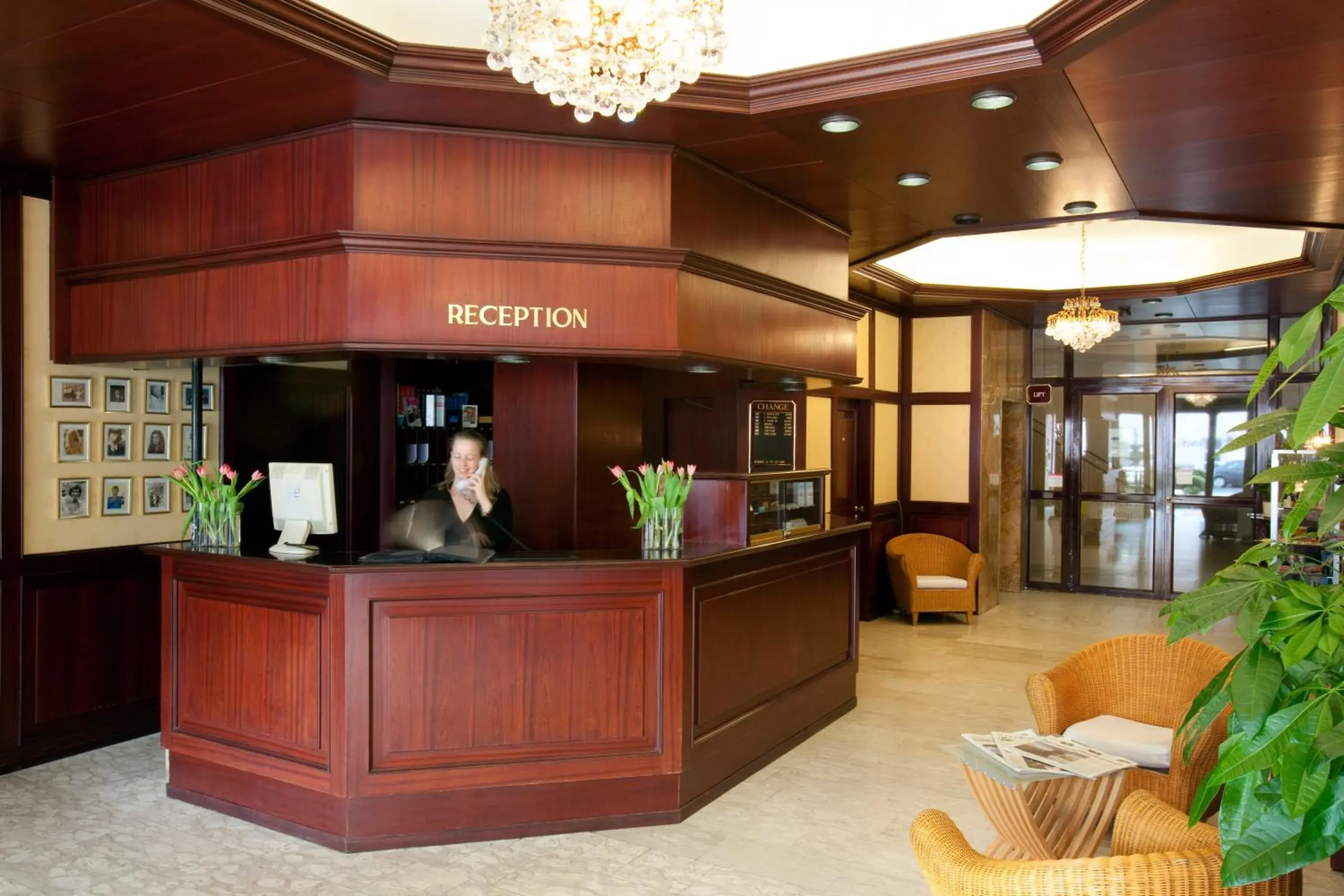 Lobby or reception in Top Hotel Post Frankfurt Airport