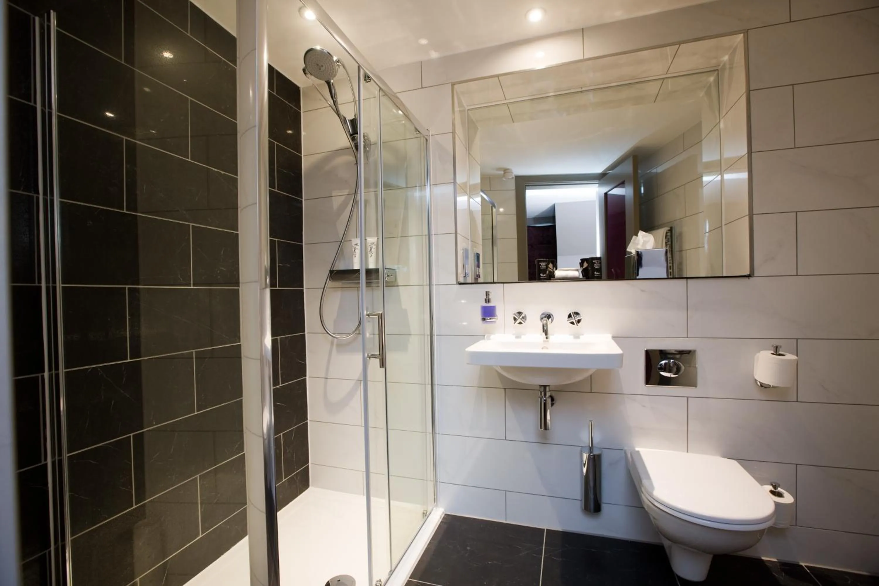 Shower in Malmaison Dundee