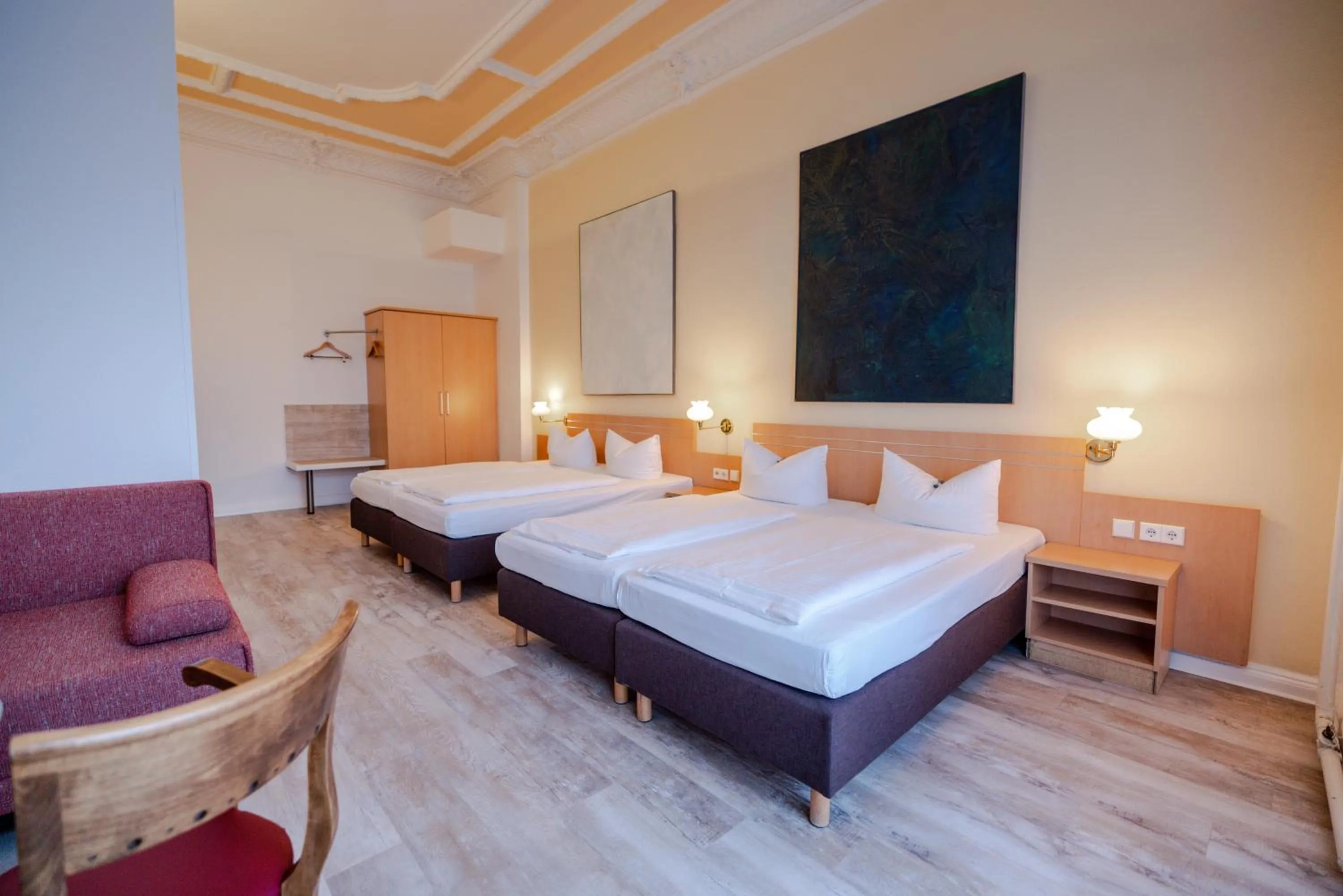 Photo of the whole room, Bed in Hotel Tiergarten Berlin