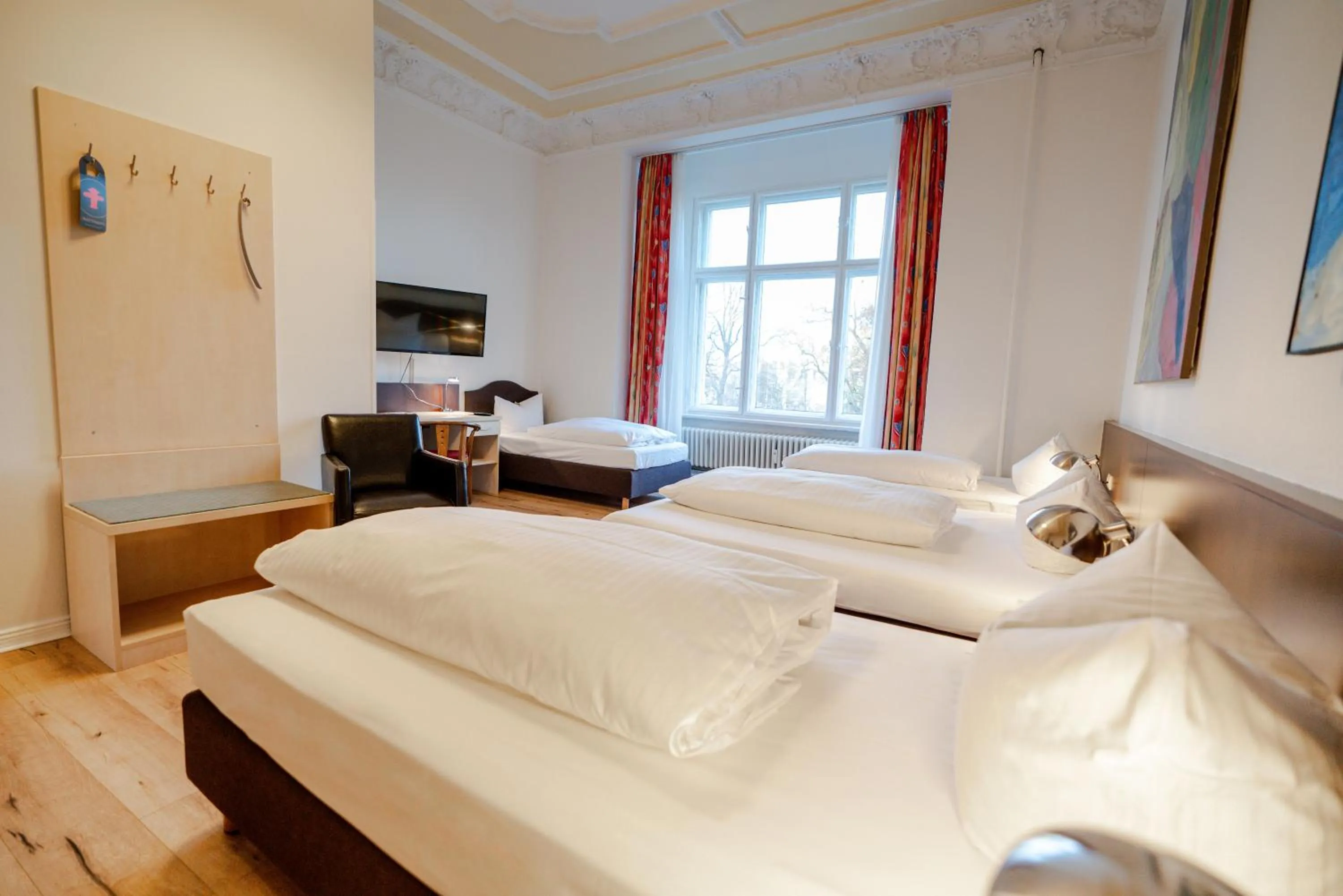 Photo of the whole room, Bed in Hotel Tiergarten Berlin