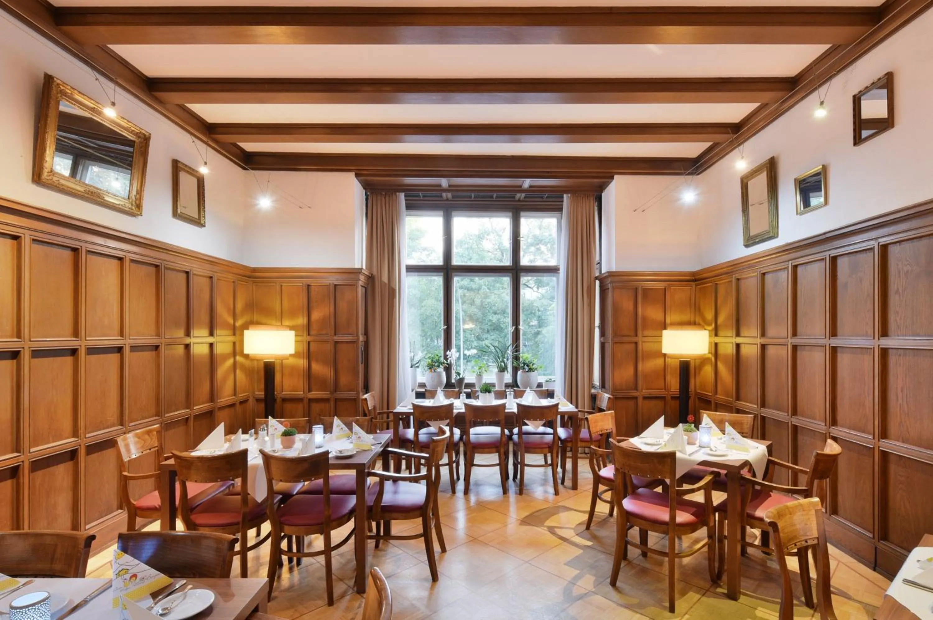 Restaurant/places to eat in Hotel Tiergarten Berlin