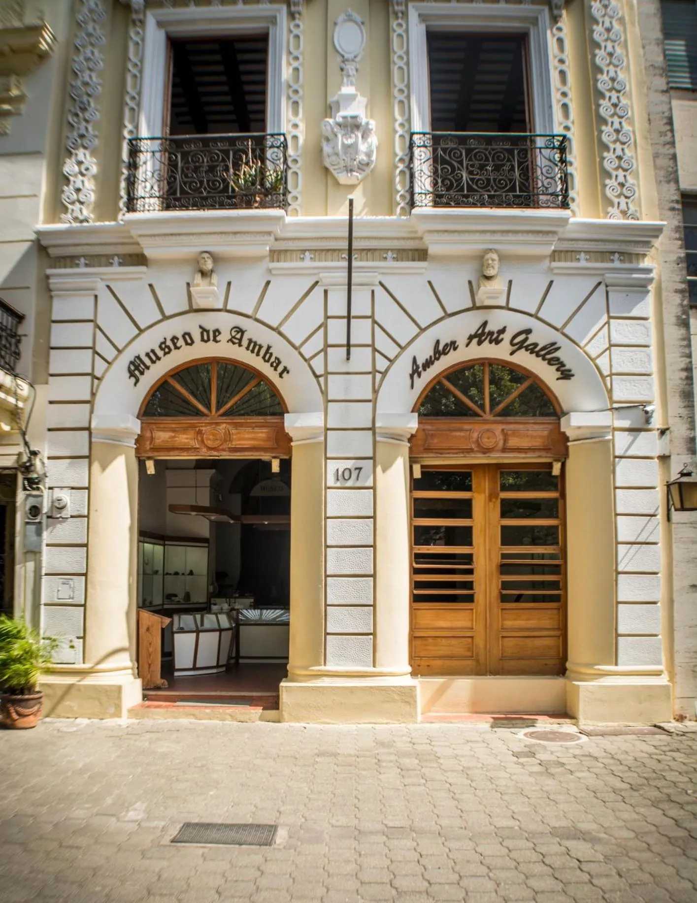 Malecon Premium Rooms & Hotel