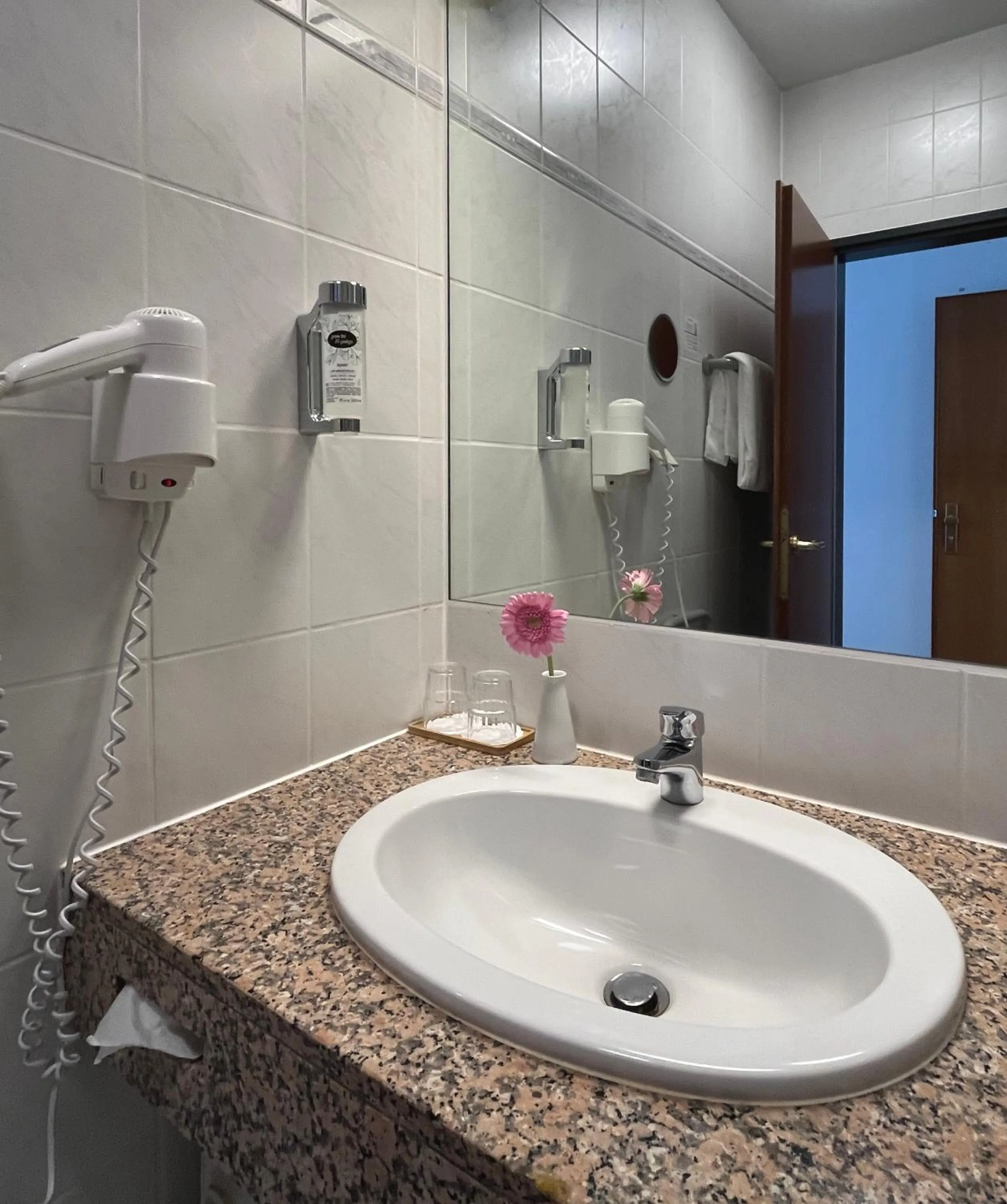 Bathroom in SensCity Hotel Berlin Spandau