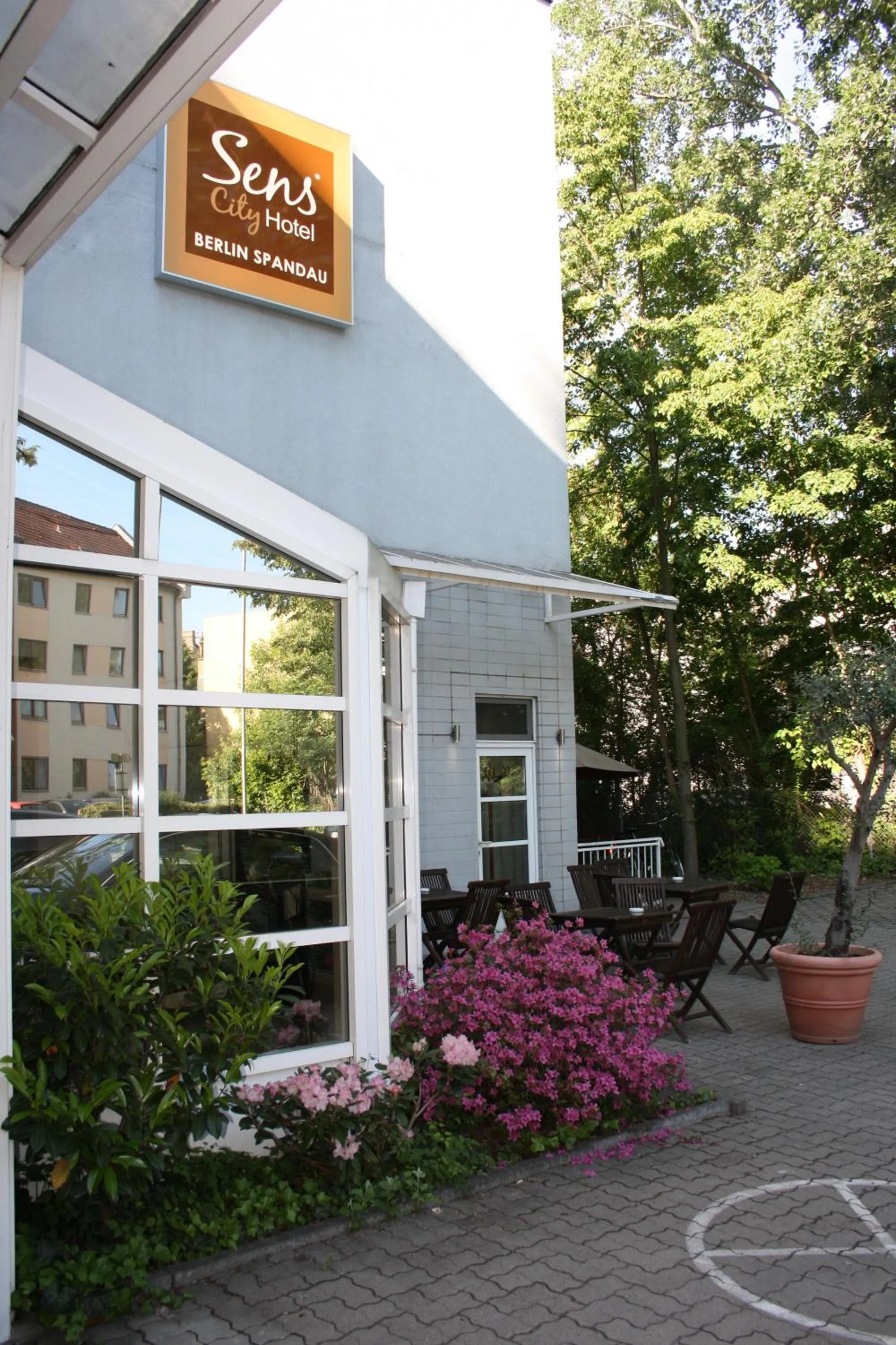 Facade/entrance in SensCity Hotel Berlin Spandau