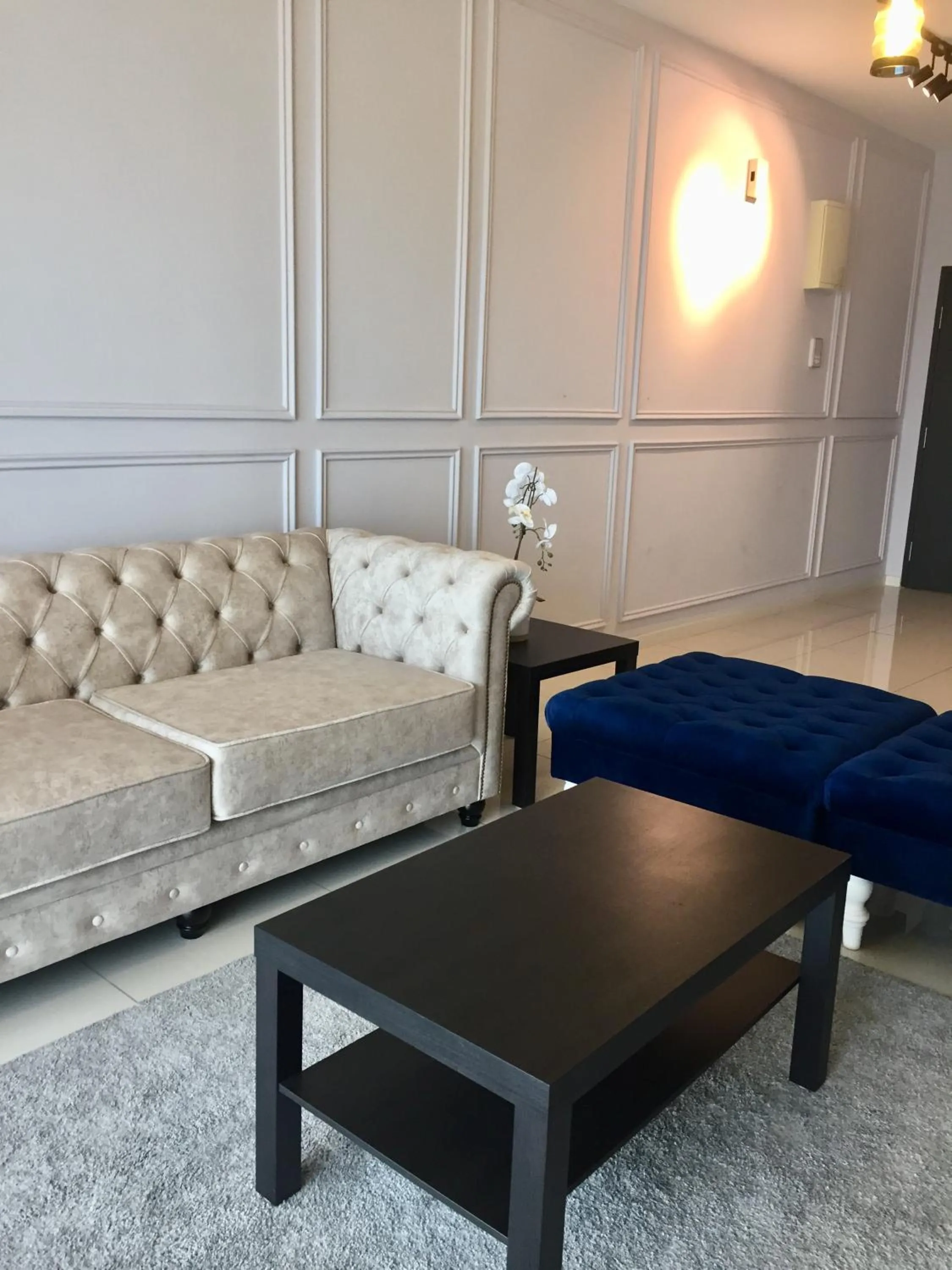 Living room in Emira Residence Seksyen 13 Shah Alam by Lodge Alpha LaVista