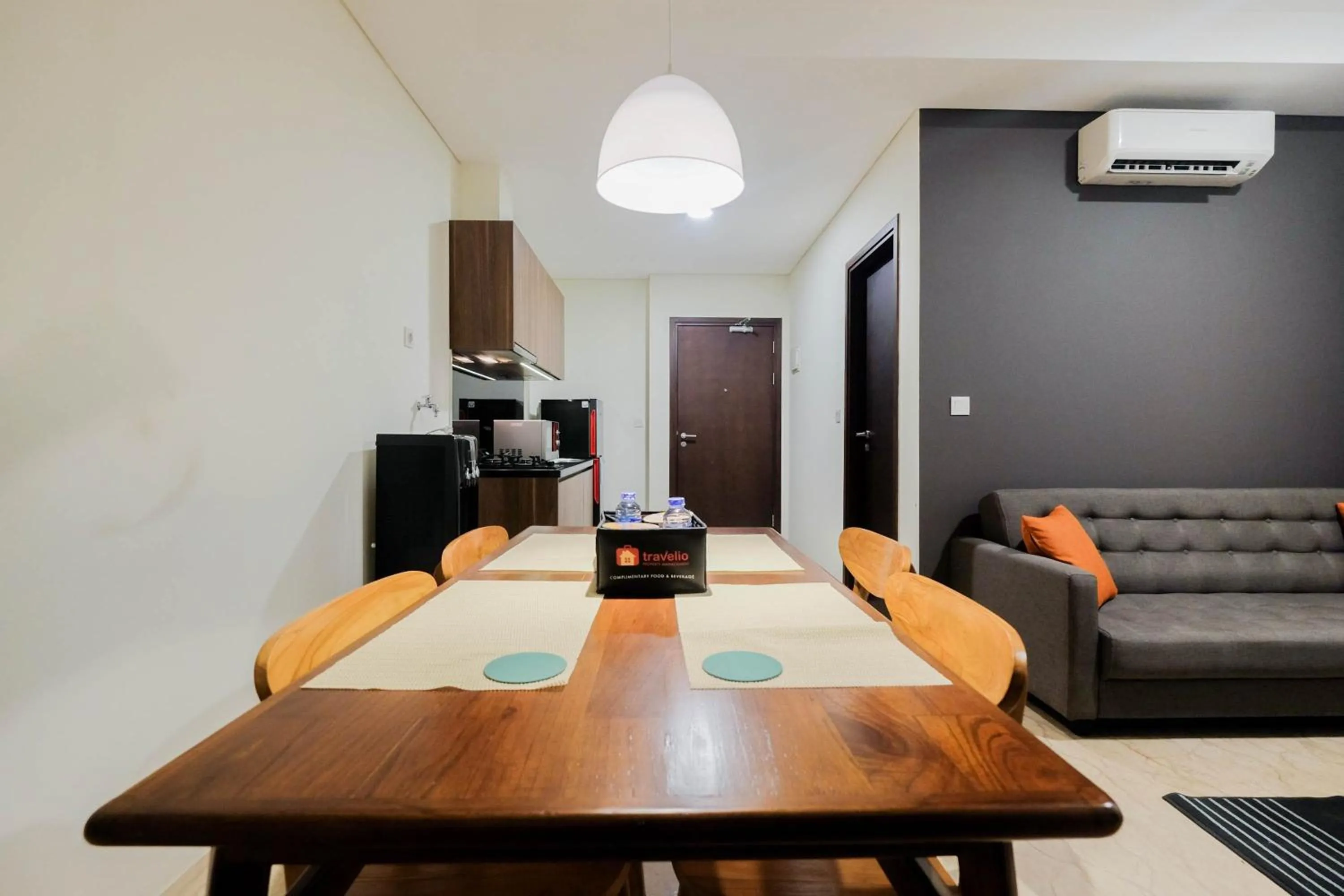 1BR Pancoran L'Avenue Comfy Apartment By Travelio