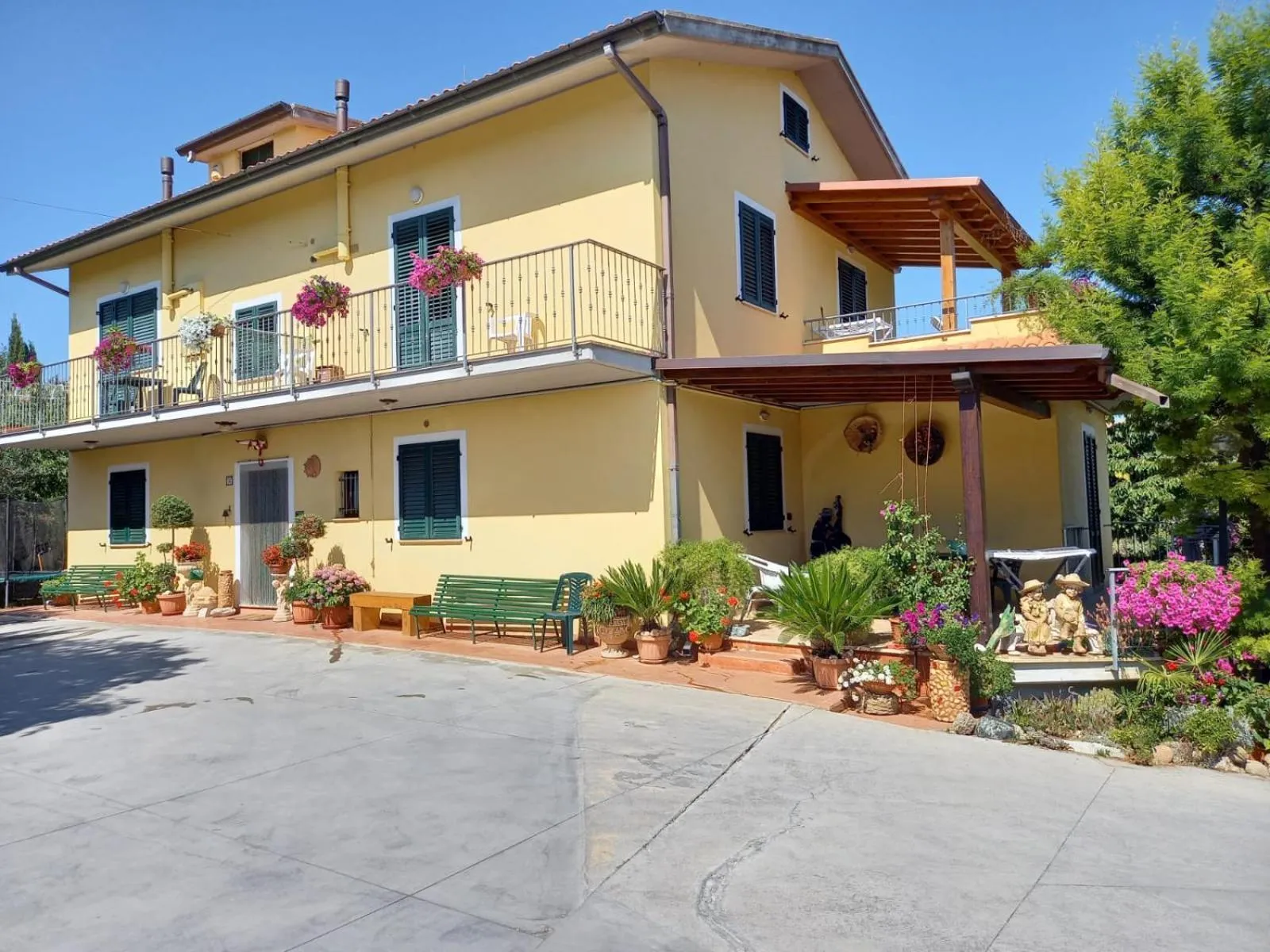Property building in Nonno Pio
